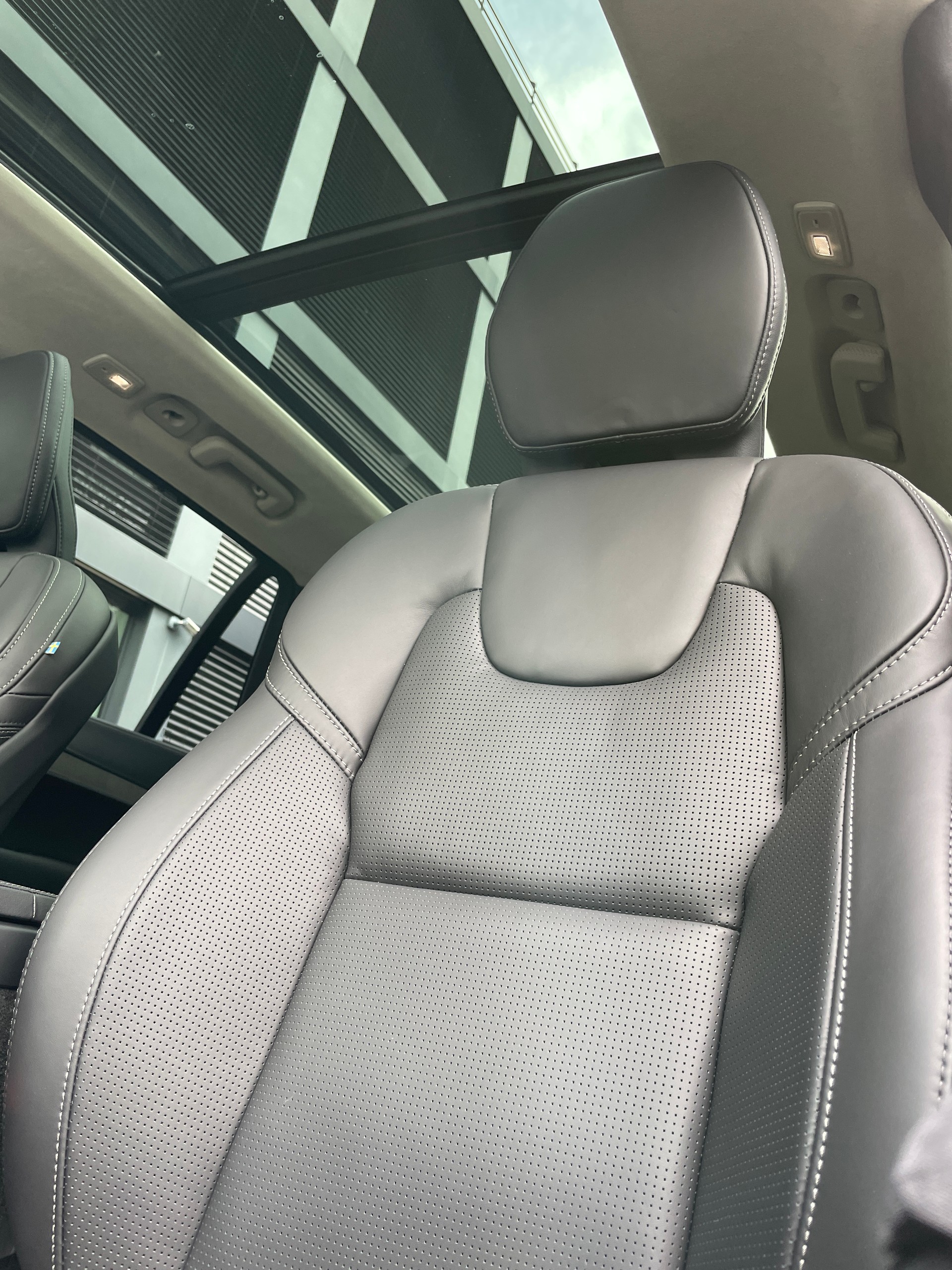 VOLVO XC90 B5 Diesel Mild Hybrid AWD Ultimate Dark Geartronic - 7 Sitzer-image-13