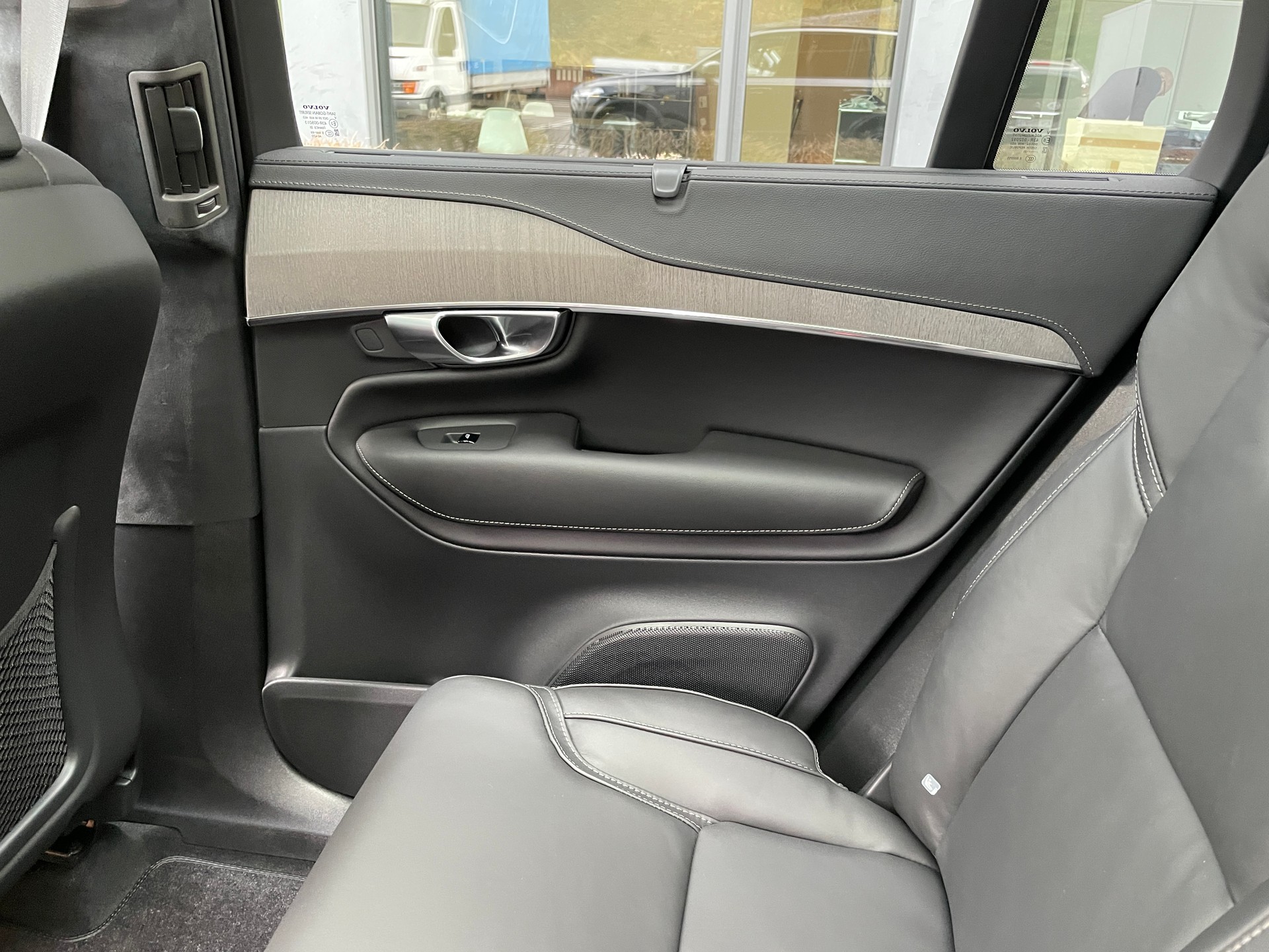 VOLVO XC90 B5 Diesel Mild Hybrid AWD Ultimate Dark Geartronic - 7 Sitzer-image-16