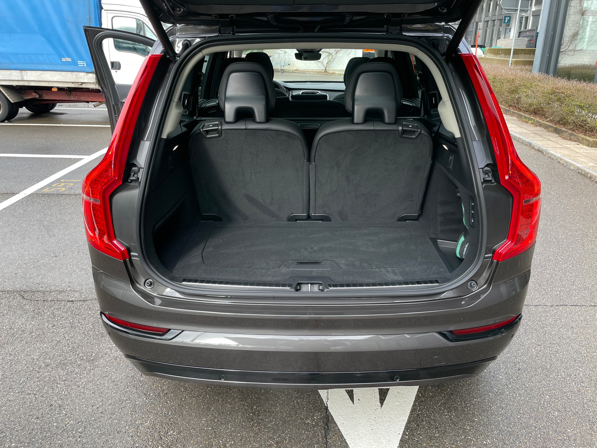 VOLVO XC90 B5 Diesel Mild Hybrid AWD Ultimate Dark Geartronic - 7 Sitzer-image-5
