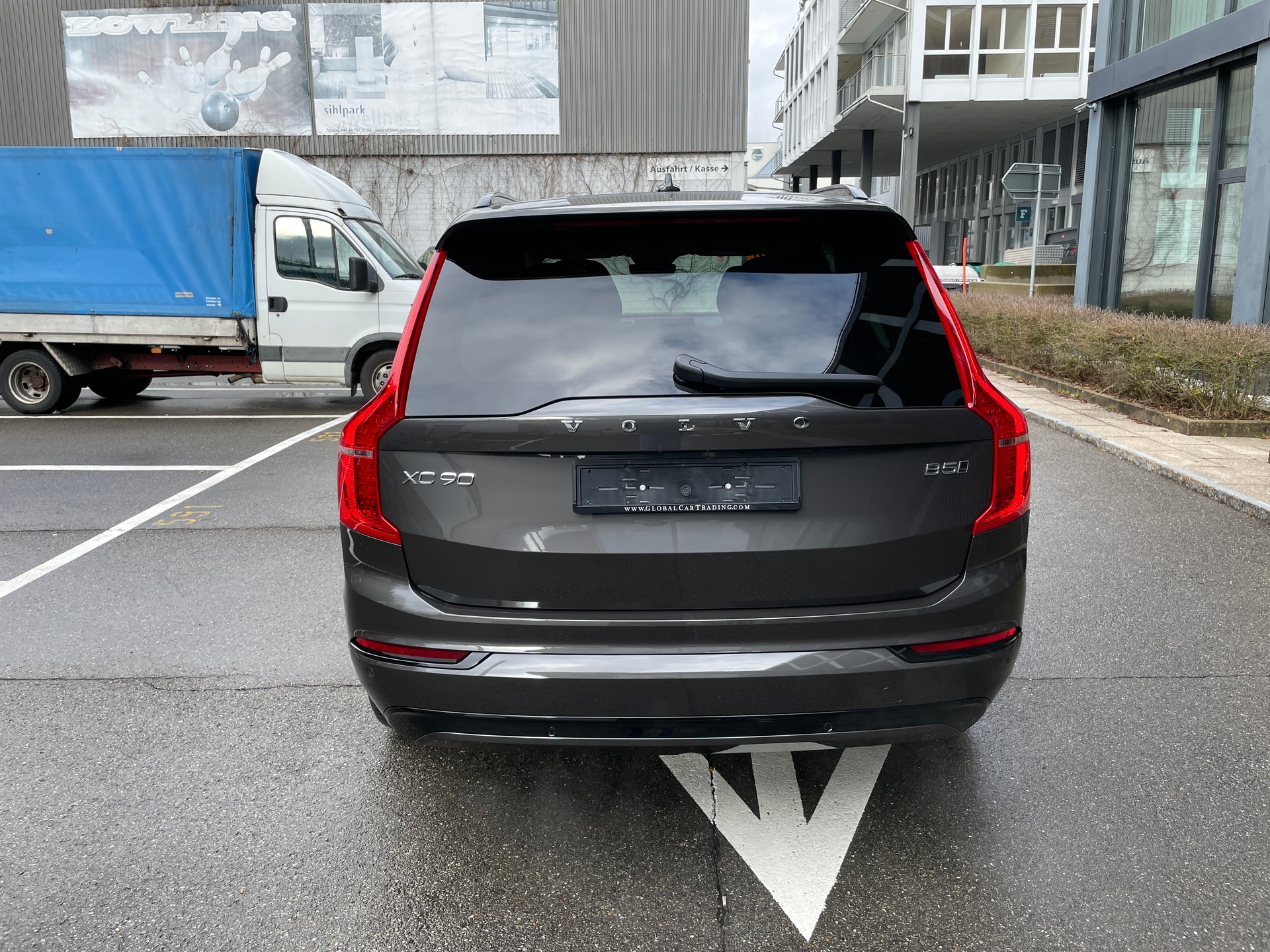 VOLVO XC90 B5 Diesel Mild Hybrid AWD Ultimate Dark Geartronic - 7 Sitzer-image-4