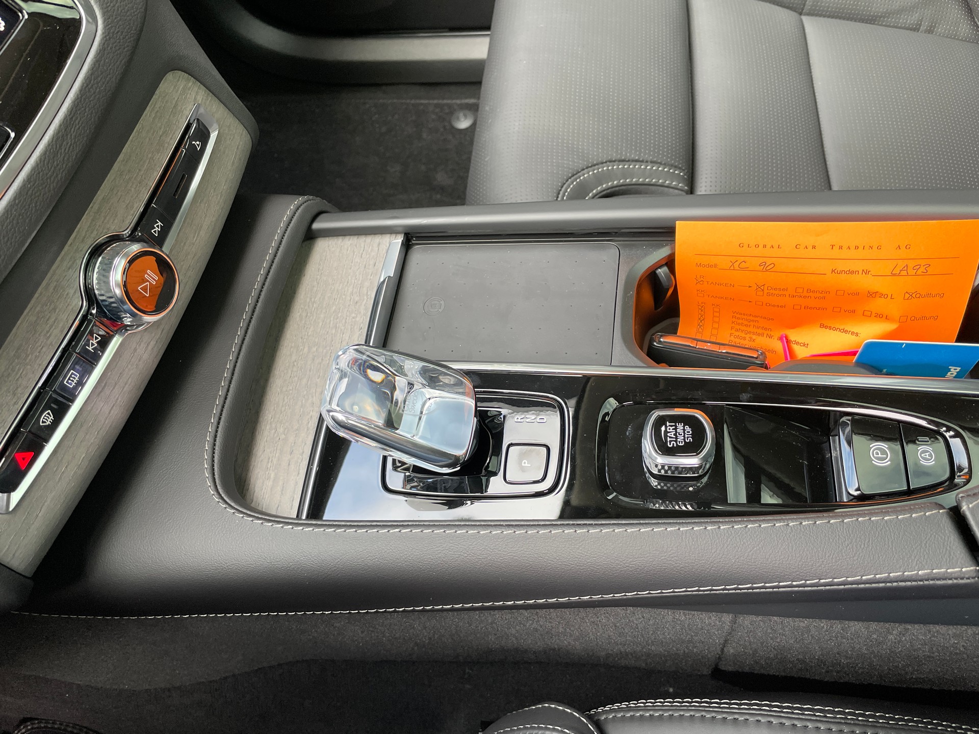 VOLVO XC90 B5 Diesel Mild Hybrid AWD Ultimate Dark Geartronic - 7 Sitzer-image-26