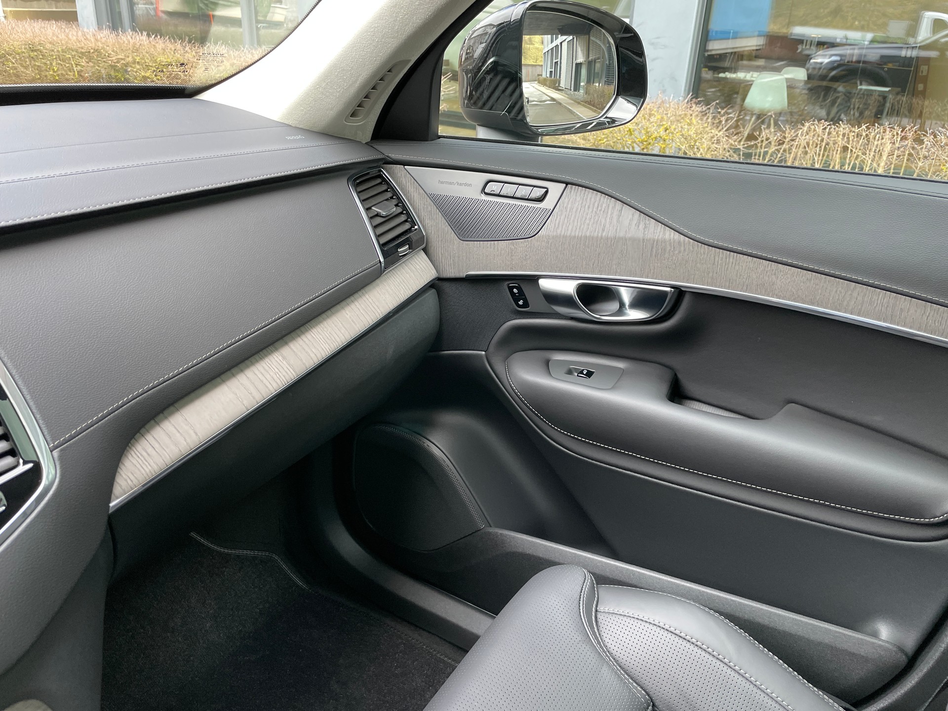 VOLVO XC90 B5 Diesel Mild Hybrid AWD Ultimate Dark Geartronic - 7 Sitzer-image-24