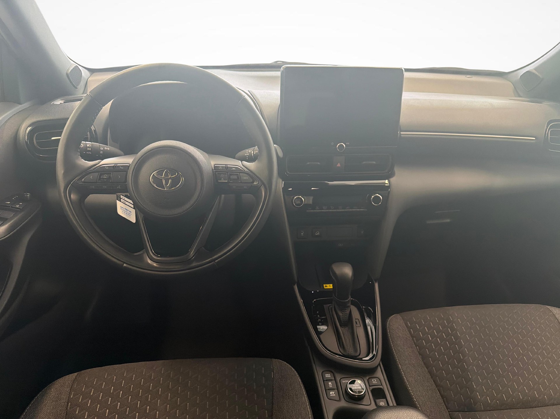 TOYOTA Yaris Cross 1.5 VVT-i HSD Trend AWD-i - Ruote invernali & Servizi inclusi-image-8