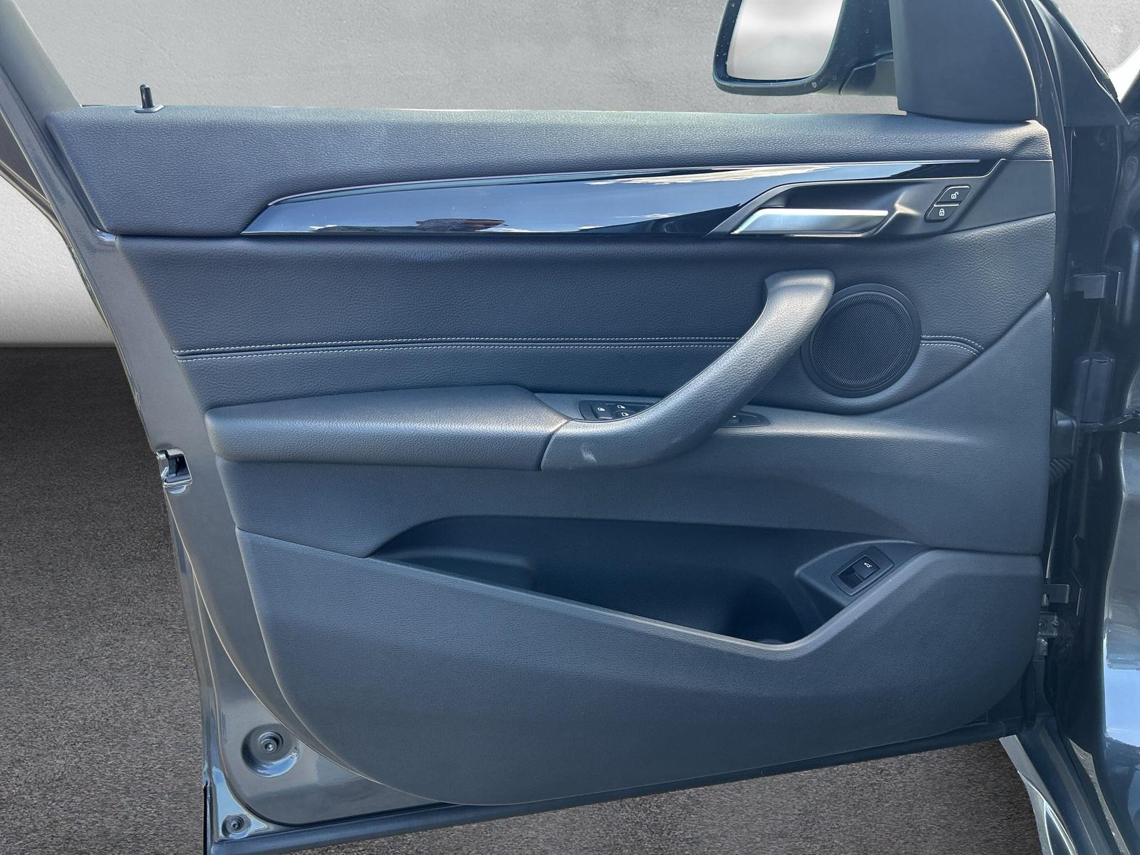BMW X1 20i Sport Line xDrive F48 (CH9-image-21