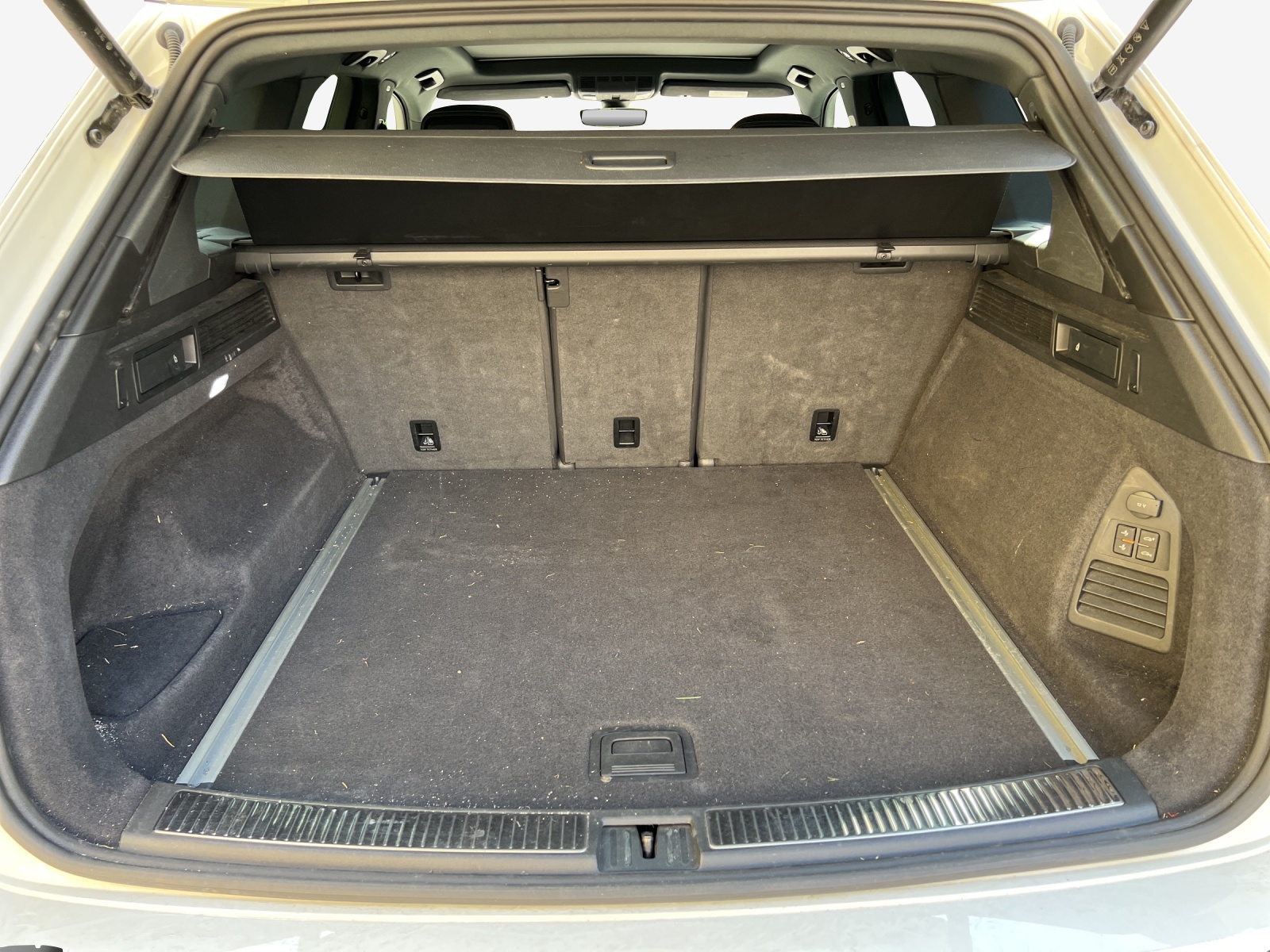 VW Touareg 3.0 TDI R Line Tiptronic-image-11