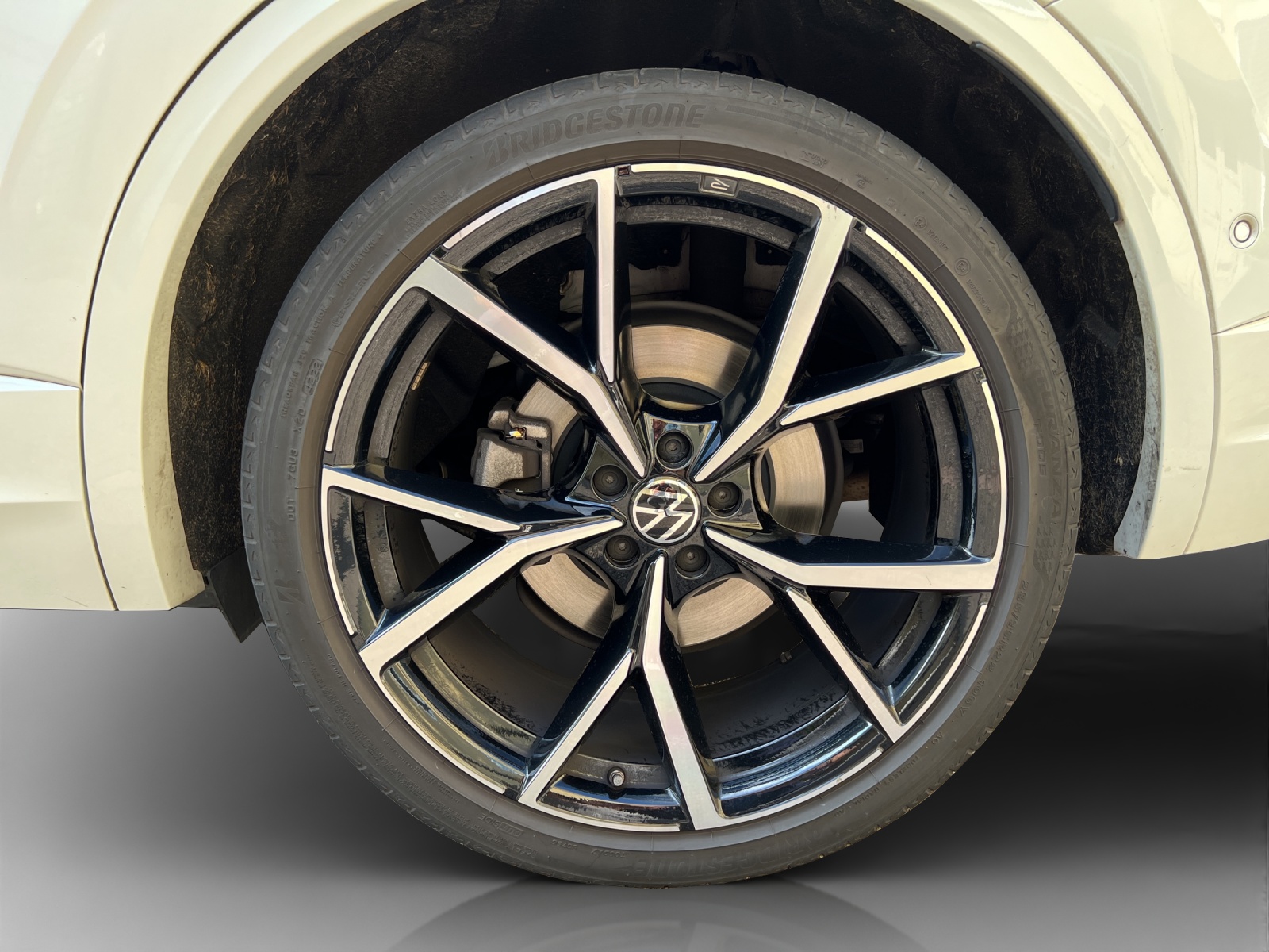 VW Touareg 3.0 TDI R Line Tiptronic-image-13