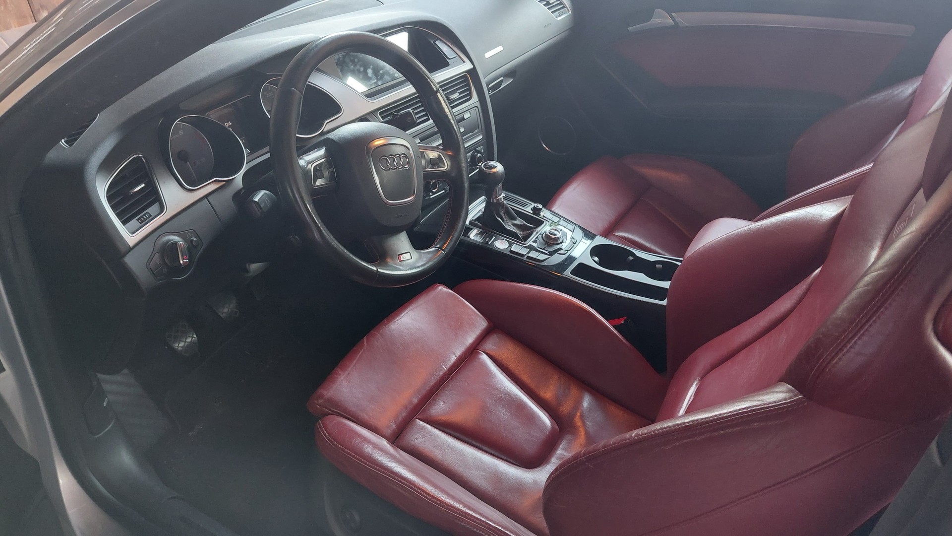 AUDI 4.2 V8 FSI quattro-image-3