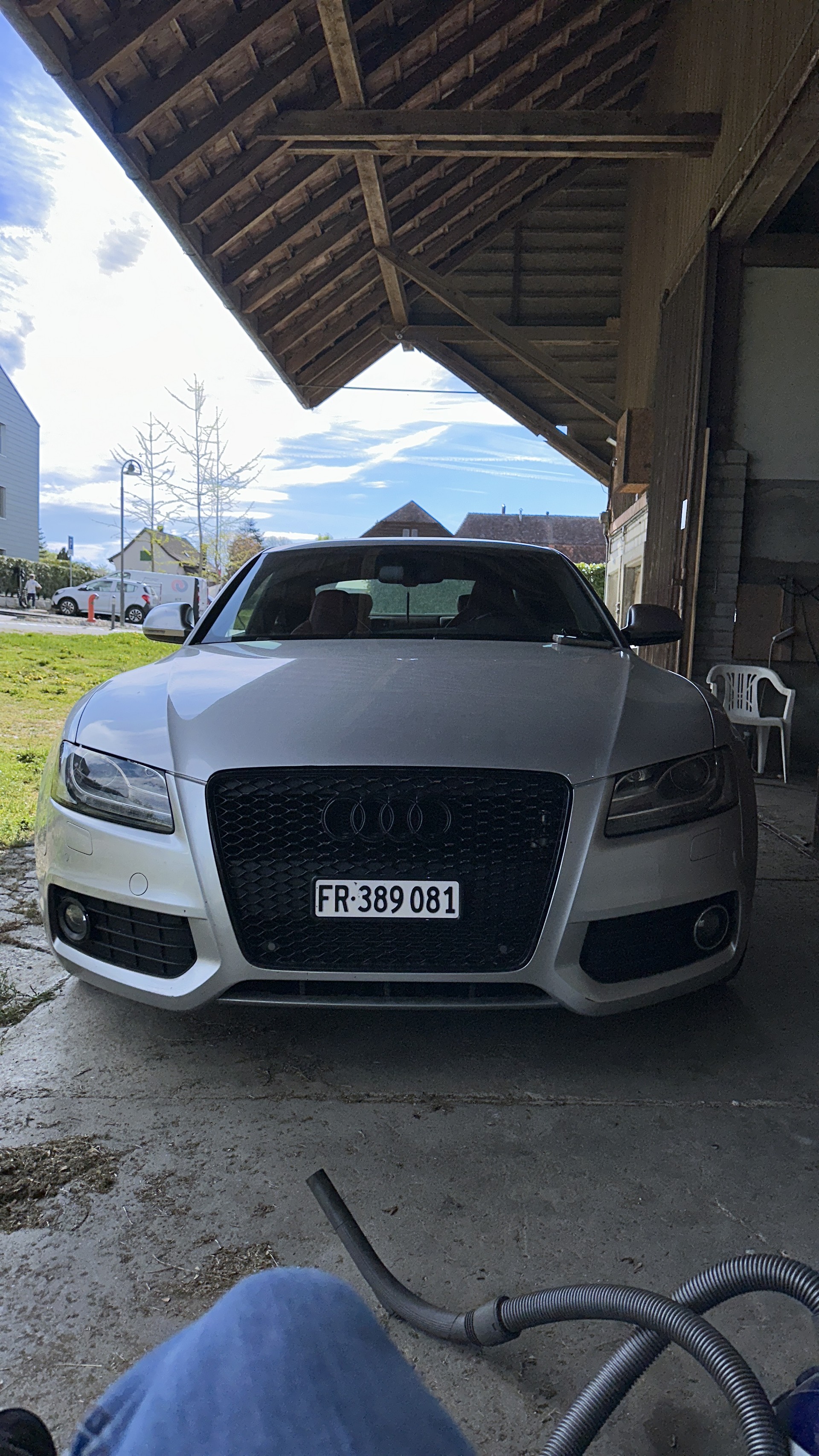 AUDI 4.2 V8 FSI quattro-image-2