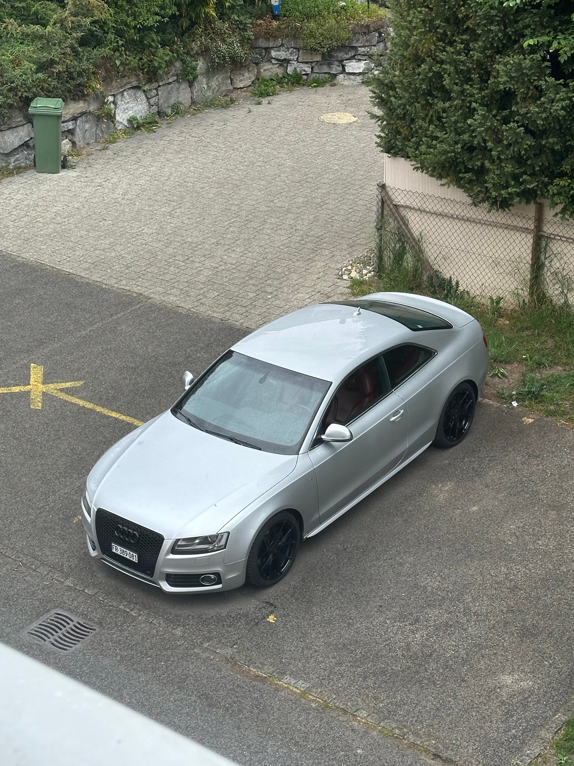 AUDI 4.2 V8 FSI quattro-image-1