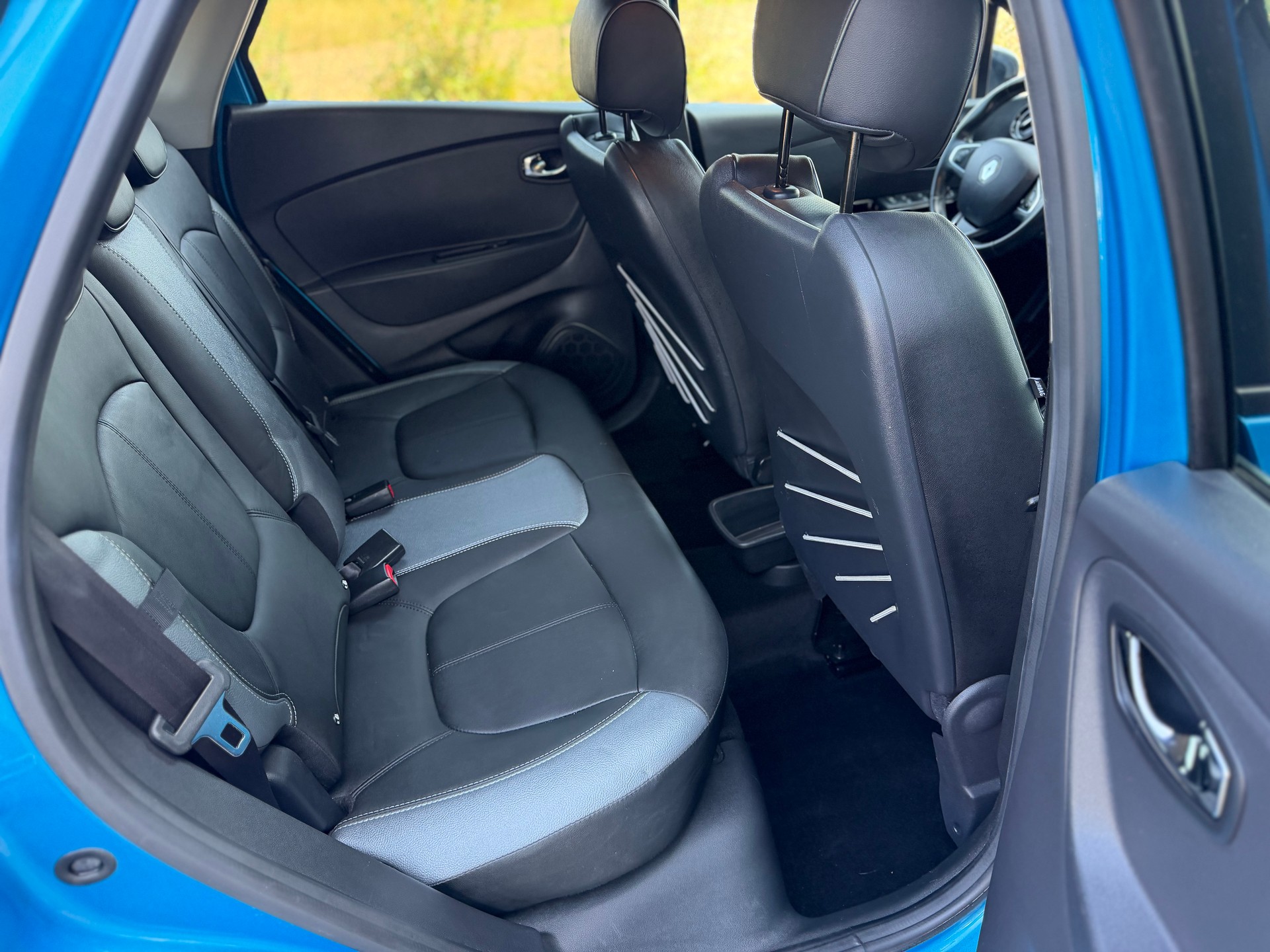 RENAULT Captur 1.2 T 16V Swiss Edition EDC-image-11