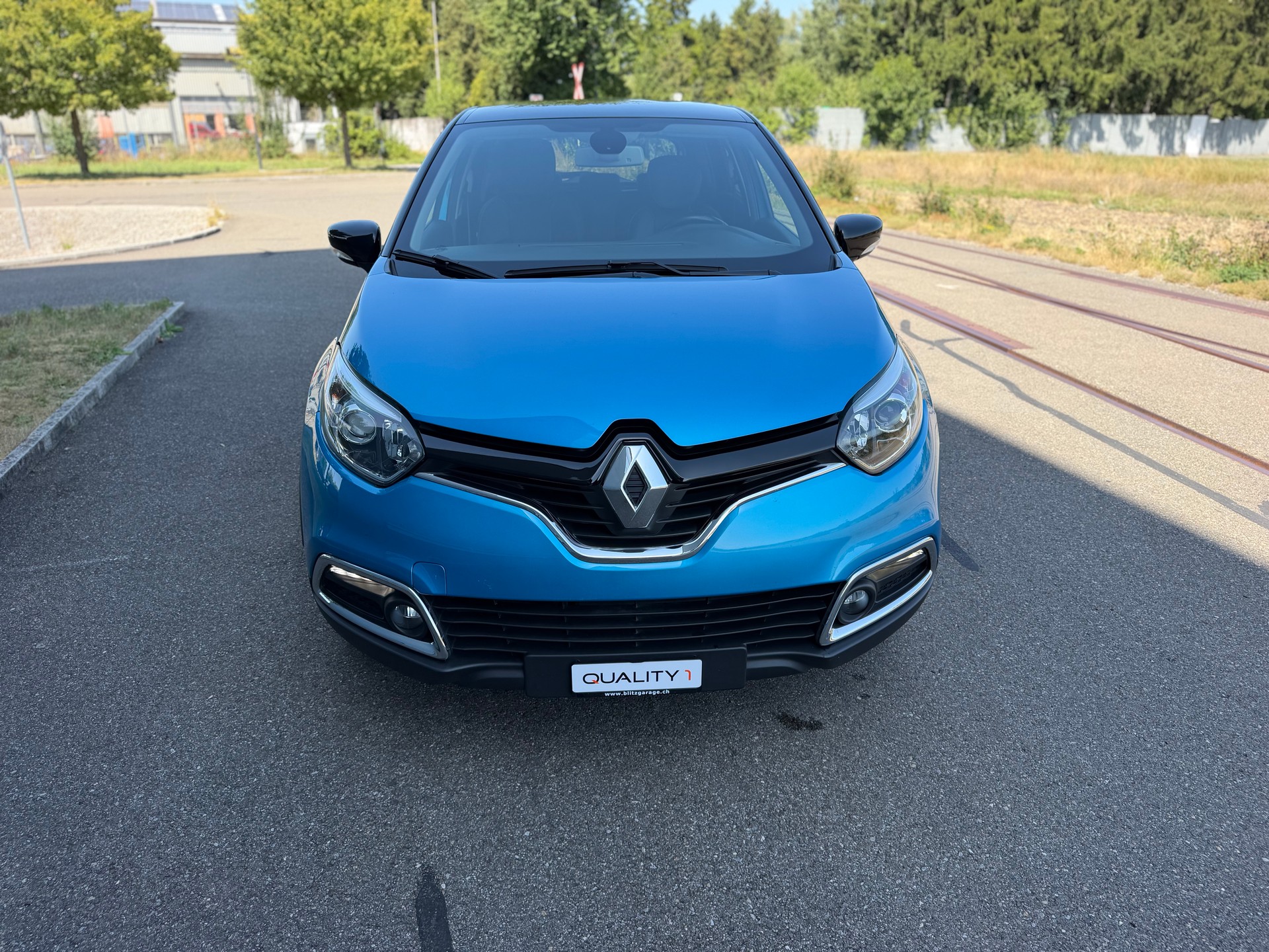 RENAULT Captur 1.2 T 16V Swiss Edition EDC-image-1