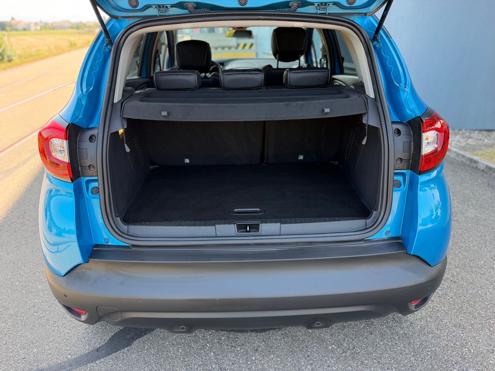 RENAULT Captur 1.2 T 16V Swiss Edition EDC-image-8