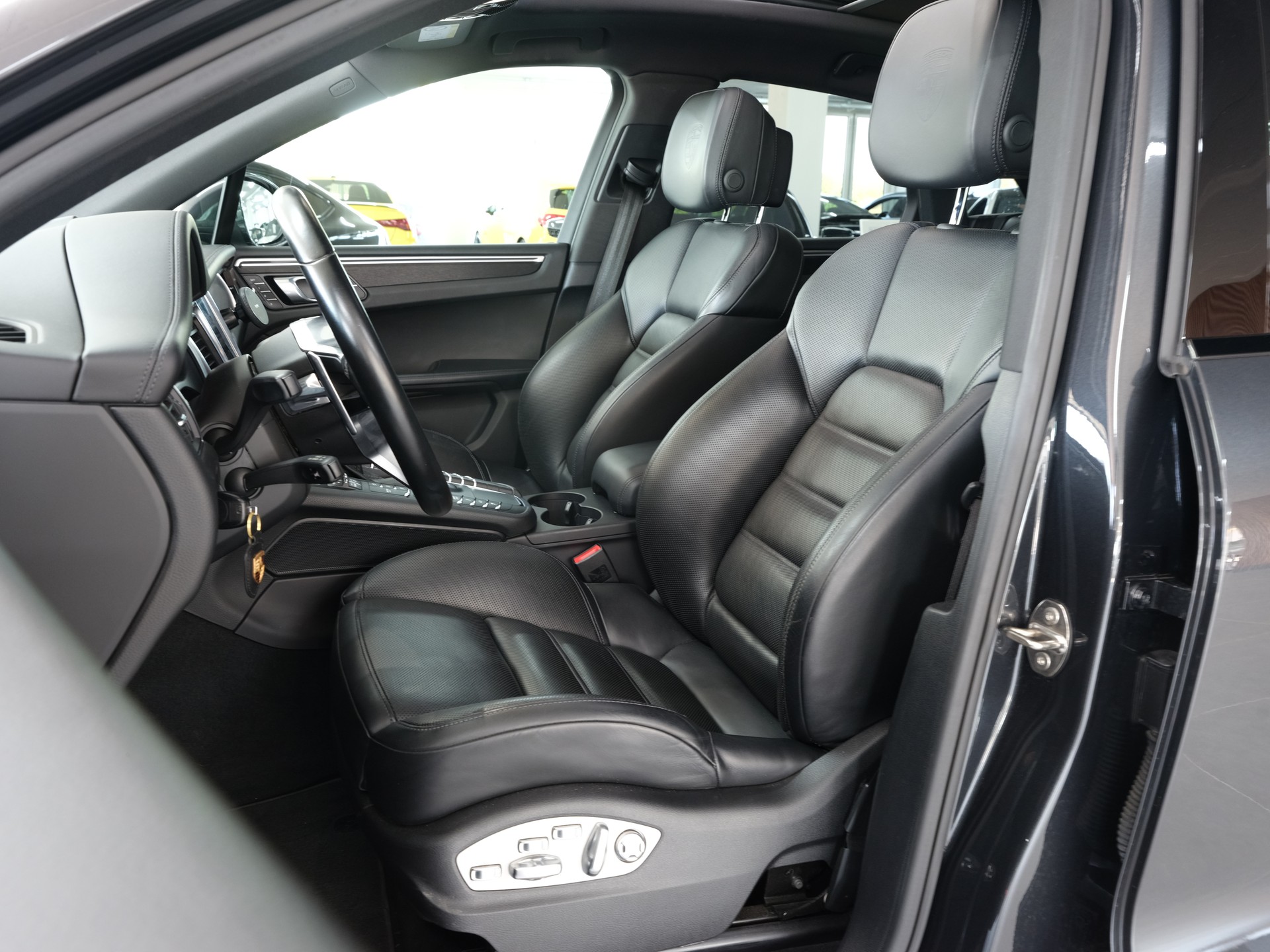 PORSCHE Macan GTS PDK *Bose* *Panorama* *Sportabgassanlage*-image-22