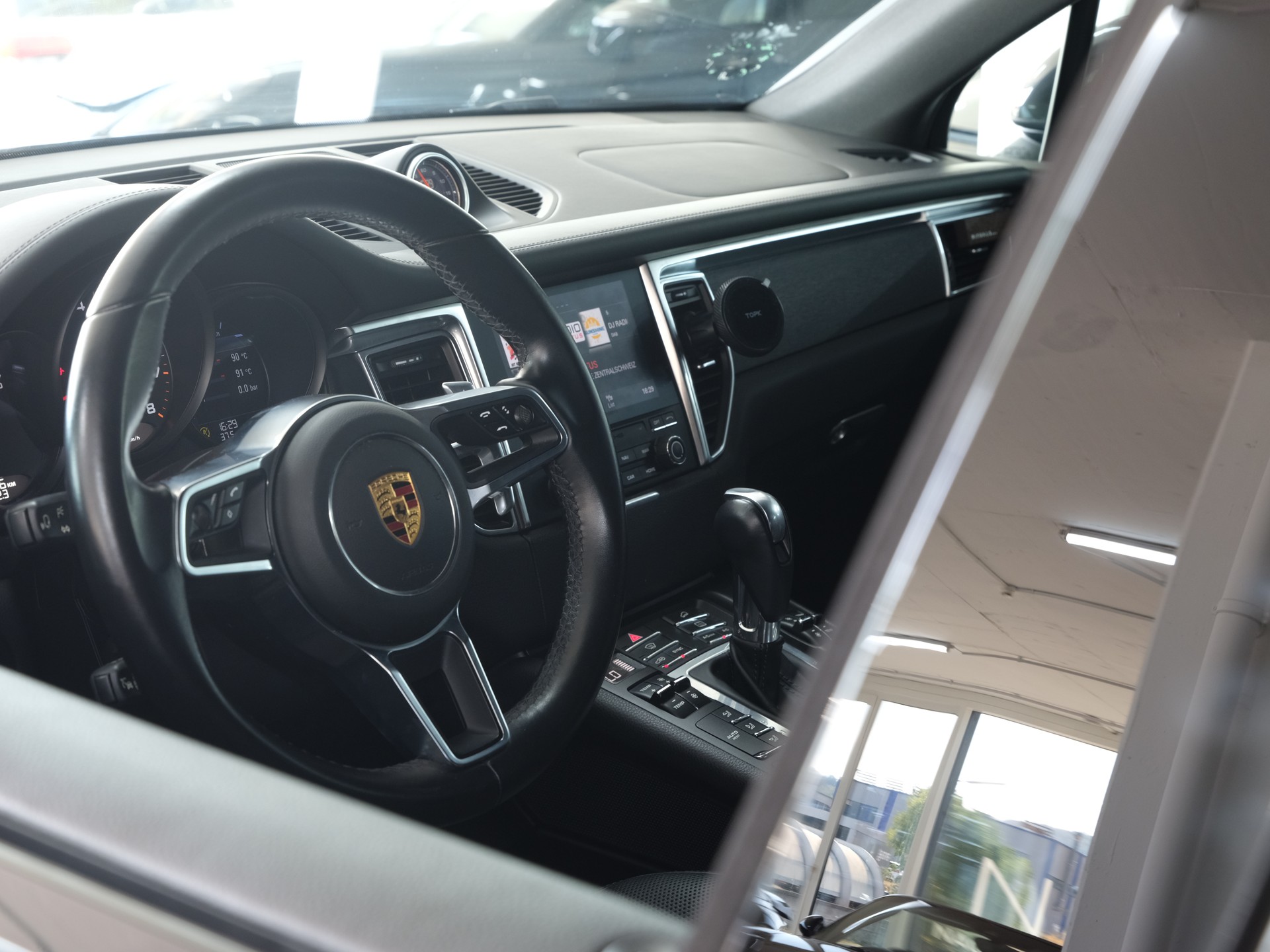PORSCHE Macan GTS PDK *Bose* *Panorama* *Sportabgassanlage*-image-18