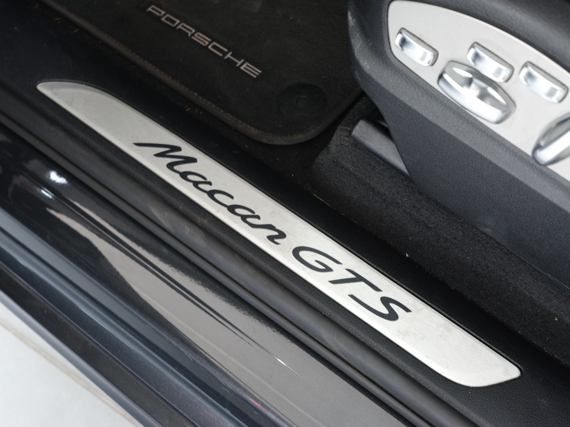 PORSCHE Macan GTS PDK *Bose* *Panorama* *Sportabgassanlage*-image-23