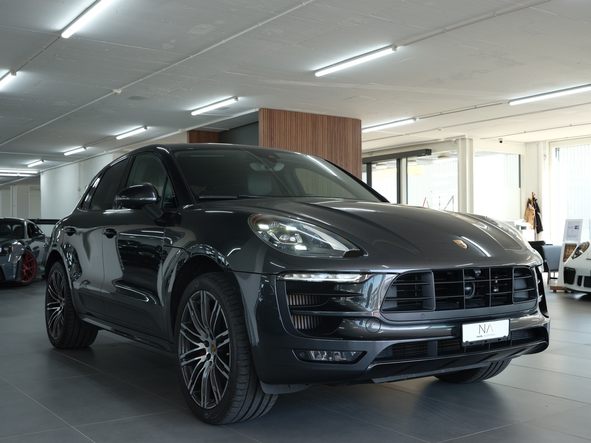 PORSCHE Macan GTS PDK *Bose* *Panorama* *Sportabgassanlage*-showroom-element-1