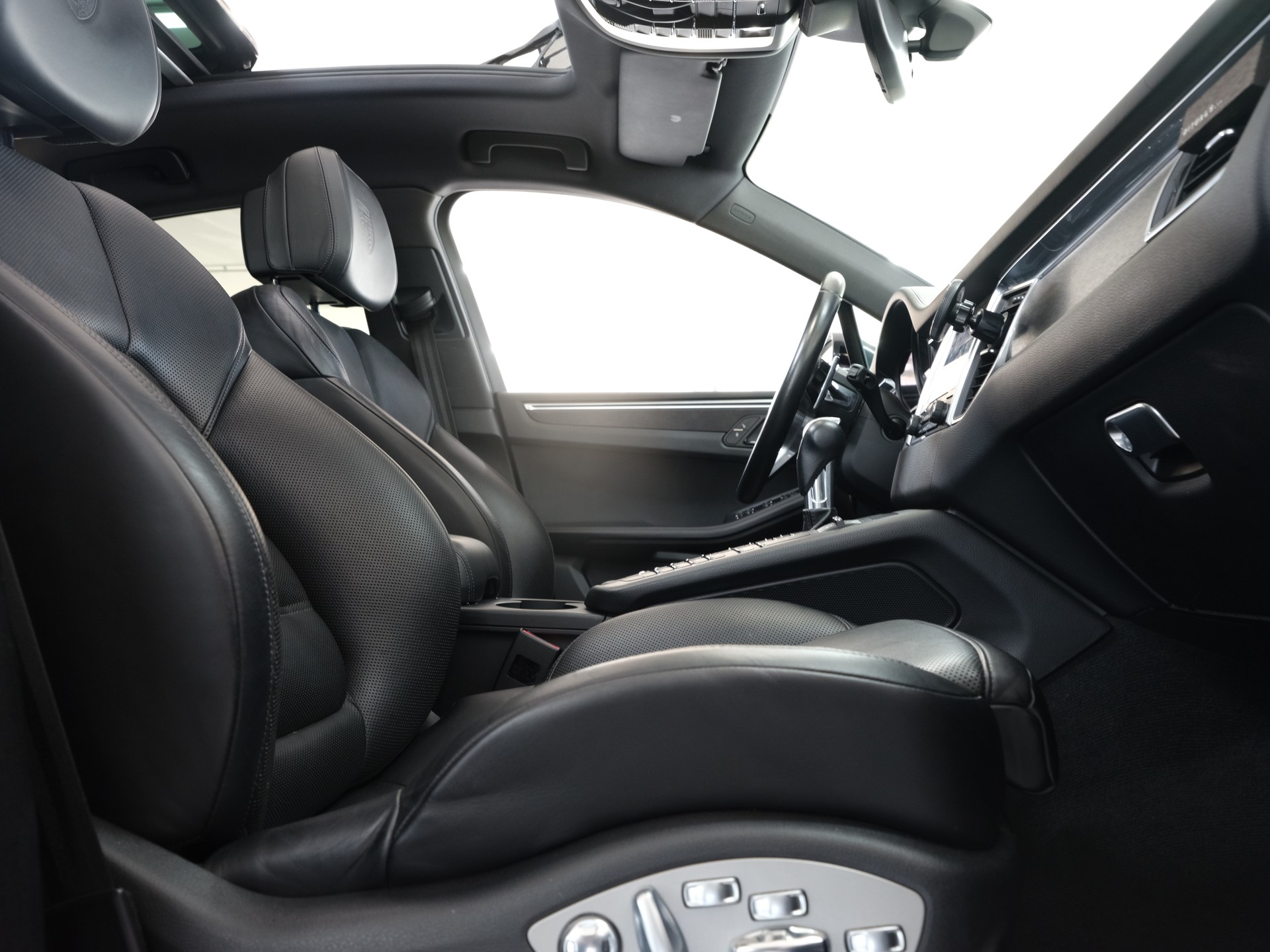 PORSCHE Macan GTS PDK *Bose* *Panorama* *Sportabgassanlage*-image-34