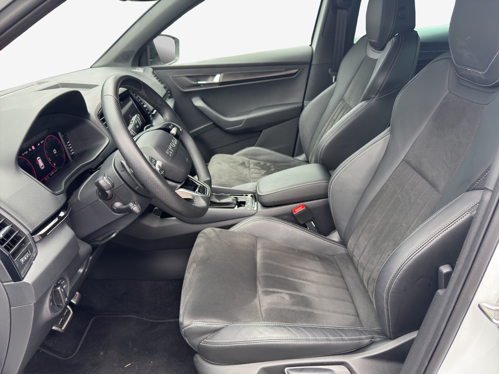 SKODA Karoq 2.0 TSI SportLine 4x4 DSG-image-7