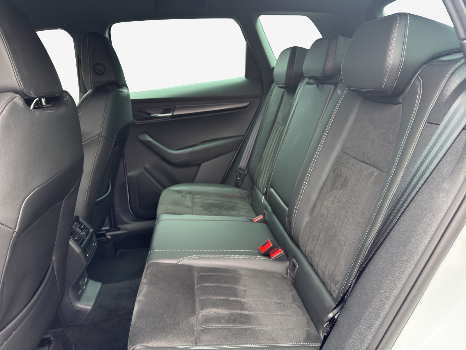 SKODA Karoq 2.0 TSI SportLine 4x4 DSG-image-11