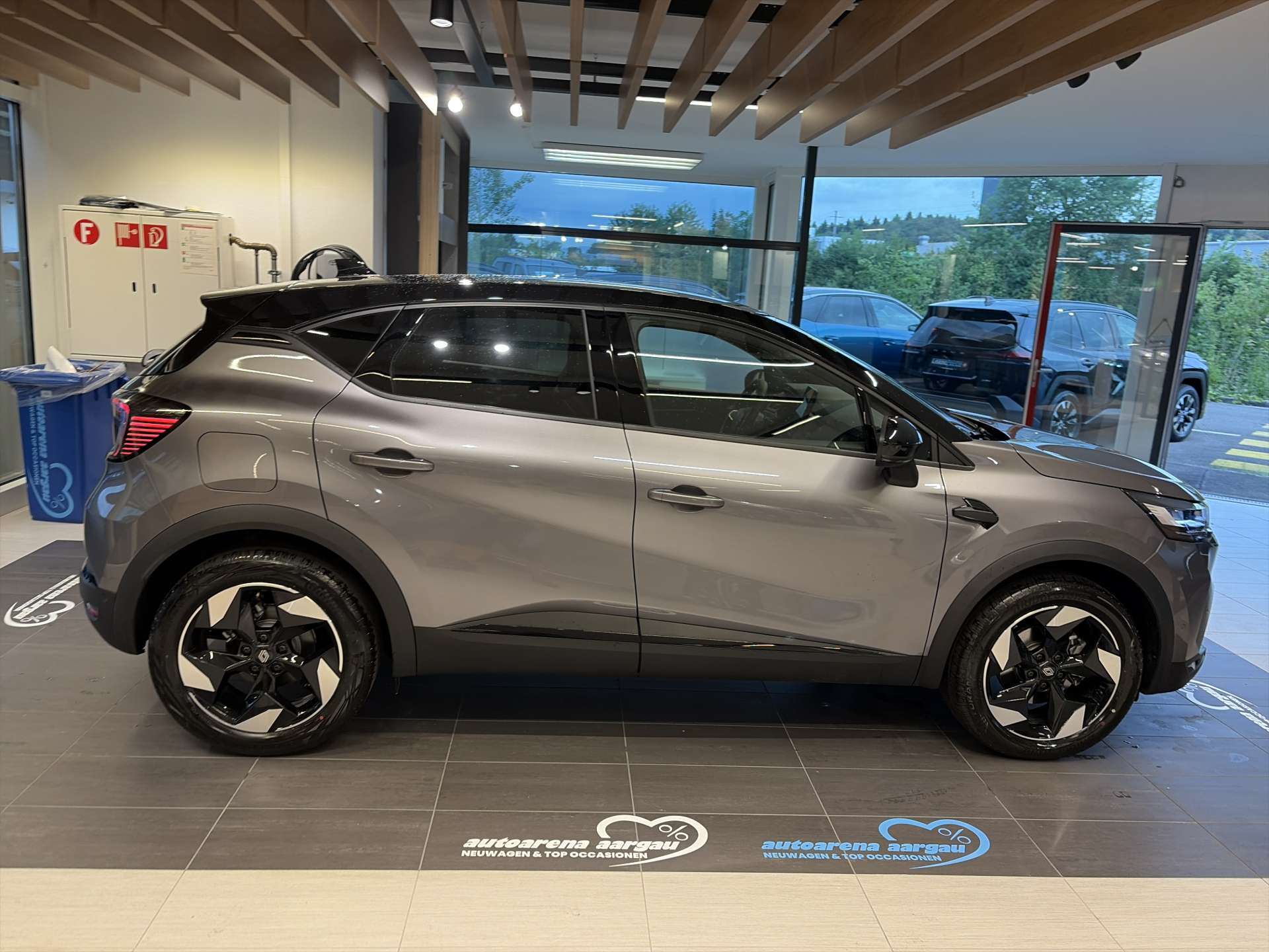 RENAULT Captur 1.8 E-Tech 160 Techno DHT-Automat-image-13