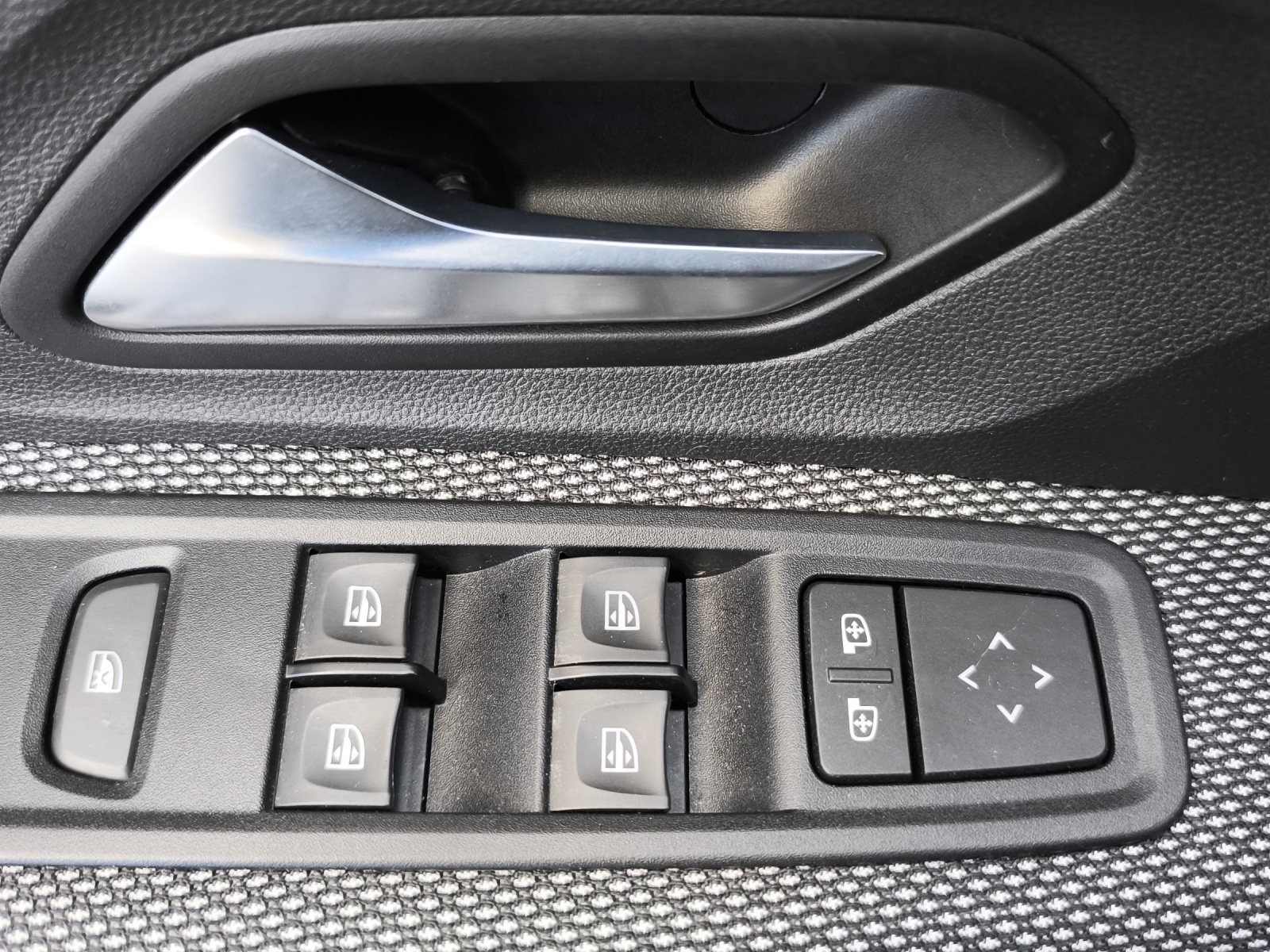 DACIA Sandero Stepway TCe 90 Comfort mit Spurwechselassistent - Rückfahrkamera - Navi-image-14