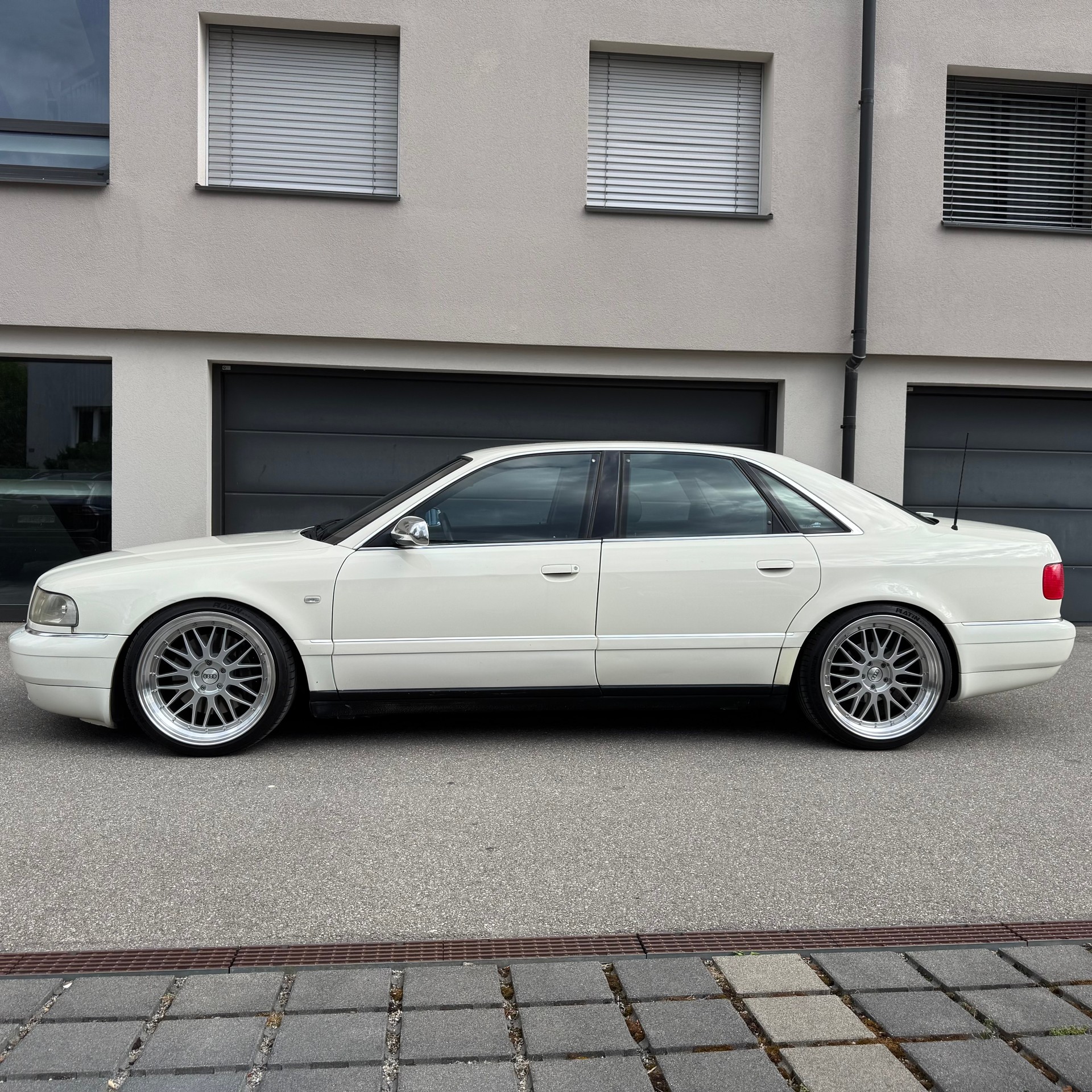 AUDI S8 4.2l quattro, facelift-image-2