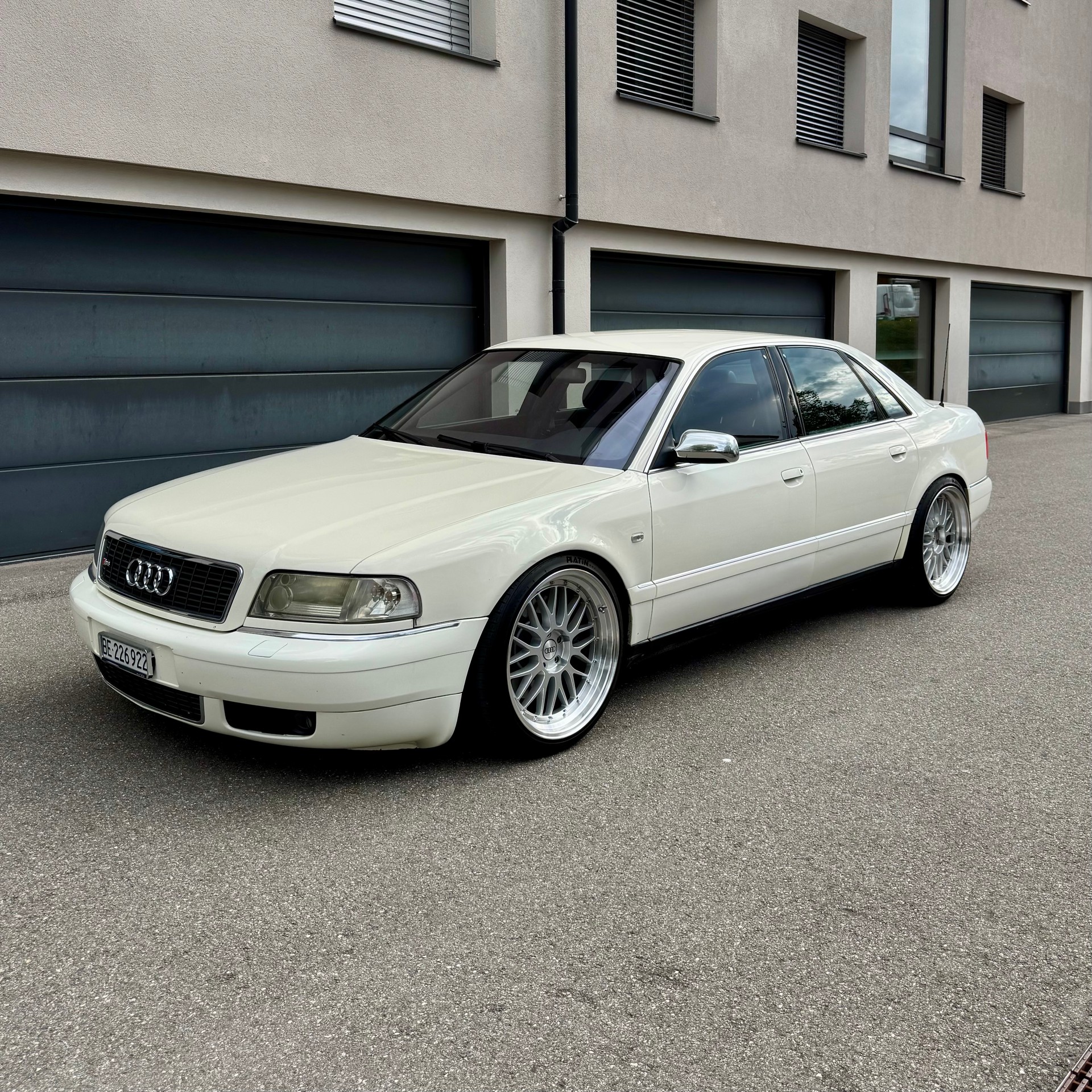 AUDI S8 4.2l quattro, facelift-image-0