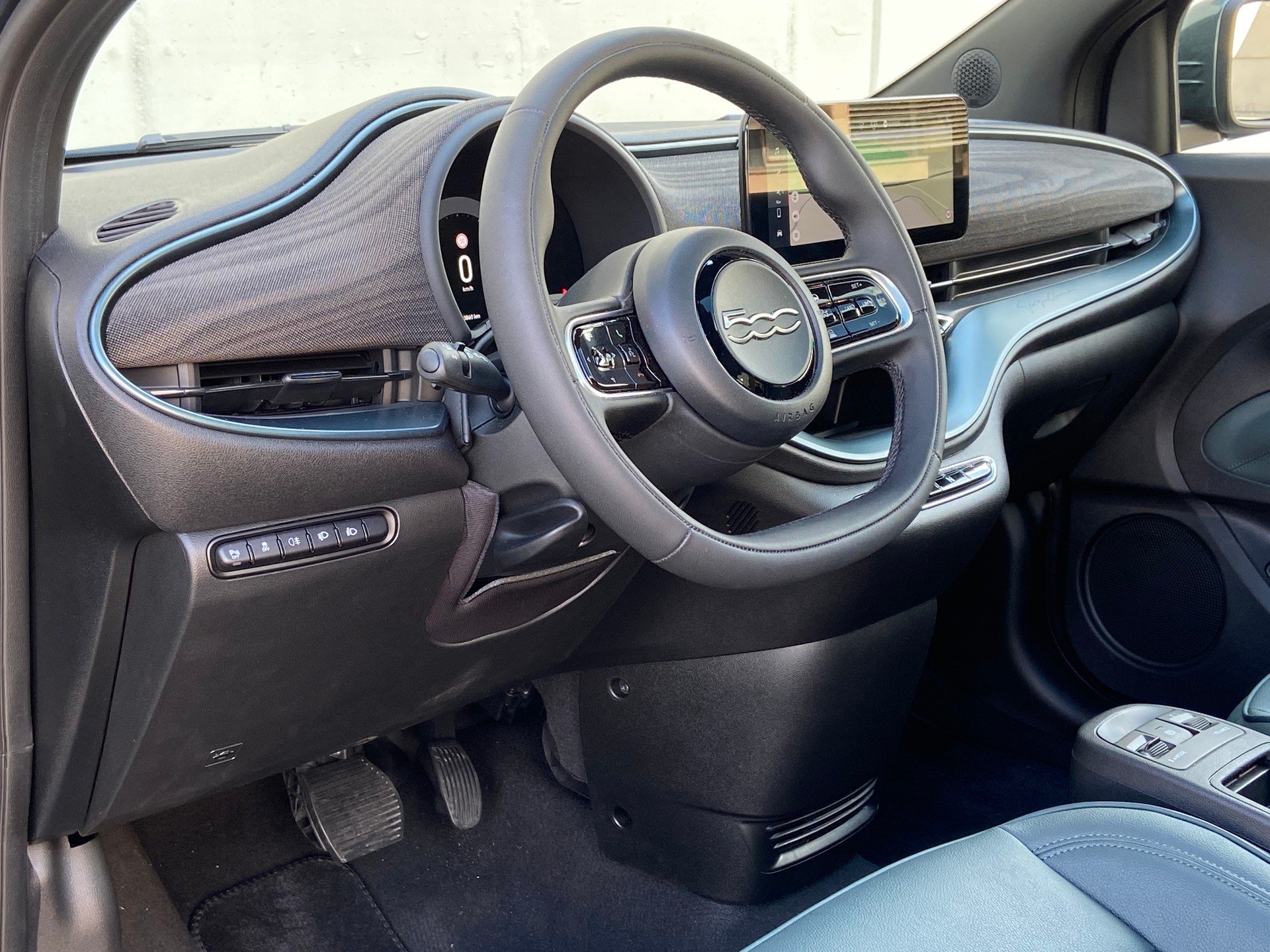 FIAT 500 electric 87 kW Giorgio Armani Collector’s Edition-image-6