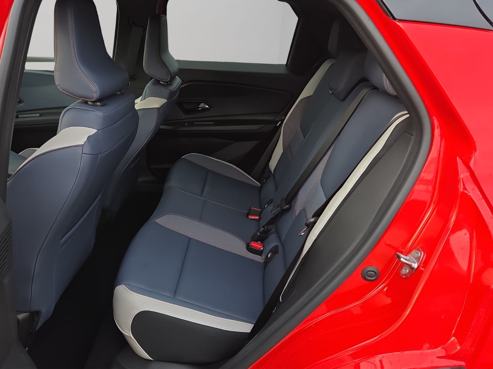 NISSAN Micra 52kWh Evolve-image-11