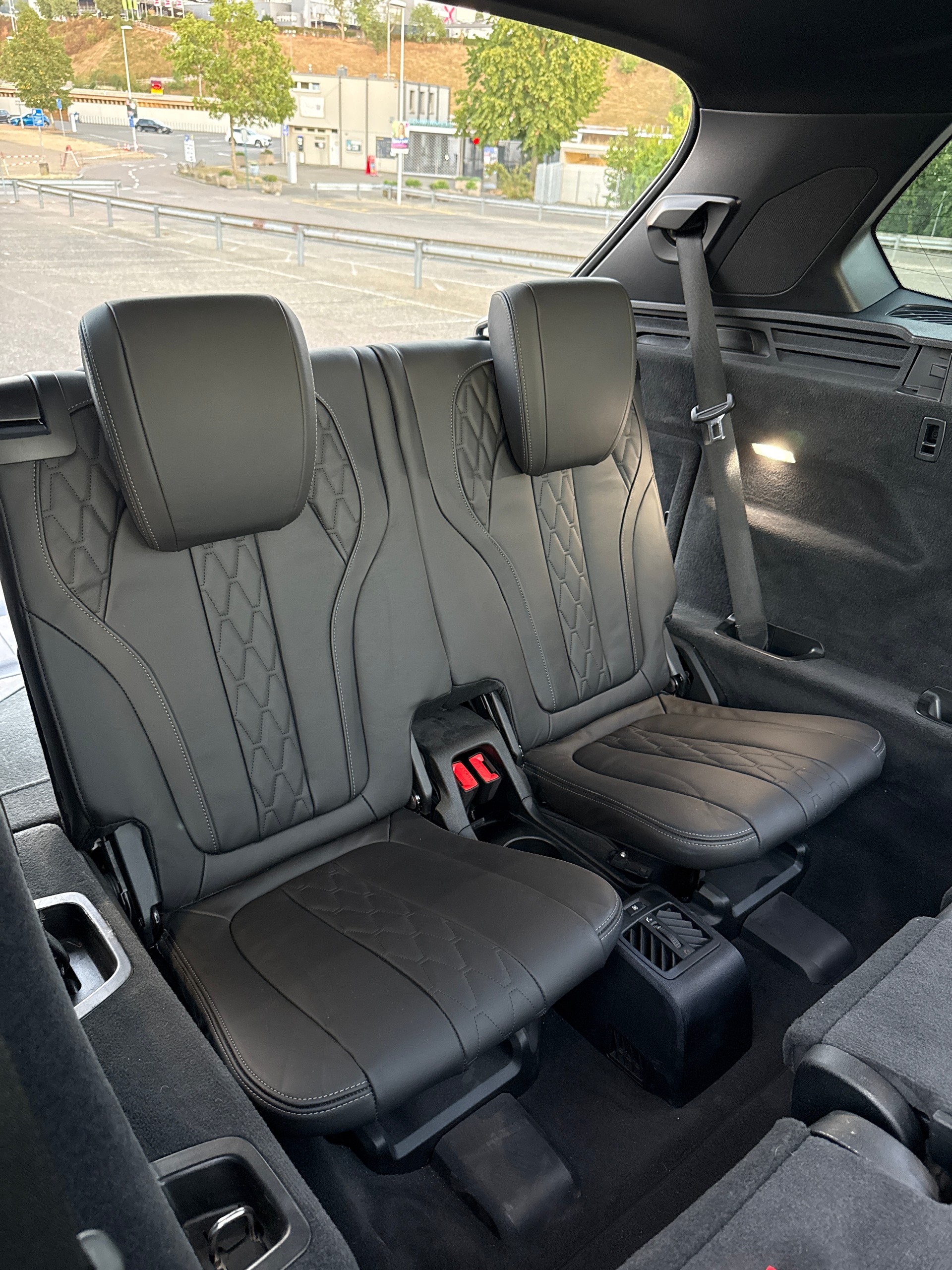 BMW X5 xDrive M50d 7 Plätze, frisch ab MFK und Service , AHK 3500kg,-image-6