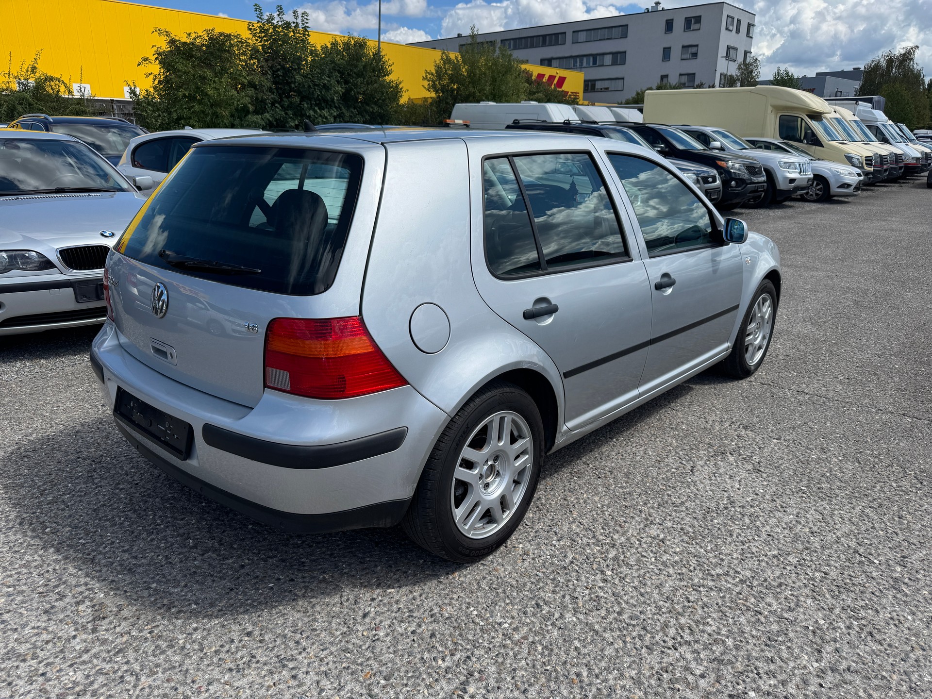 VW Golf 1.6 Trendline Automatic-image-5