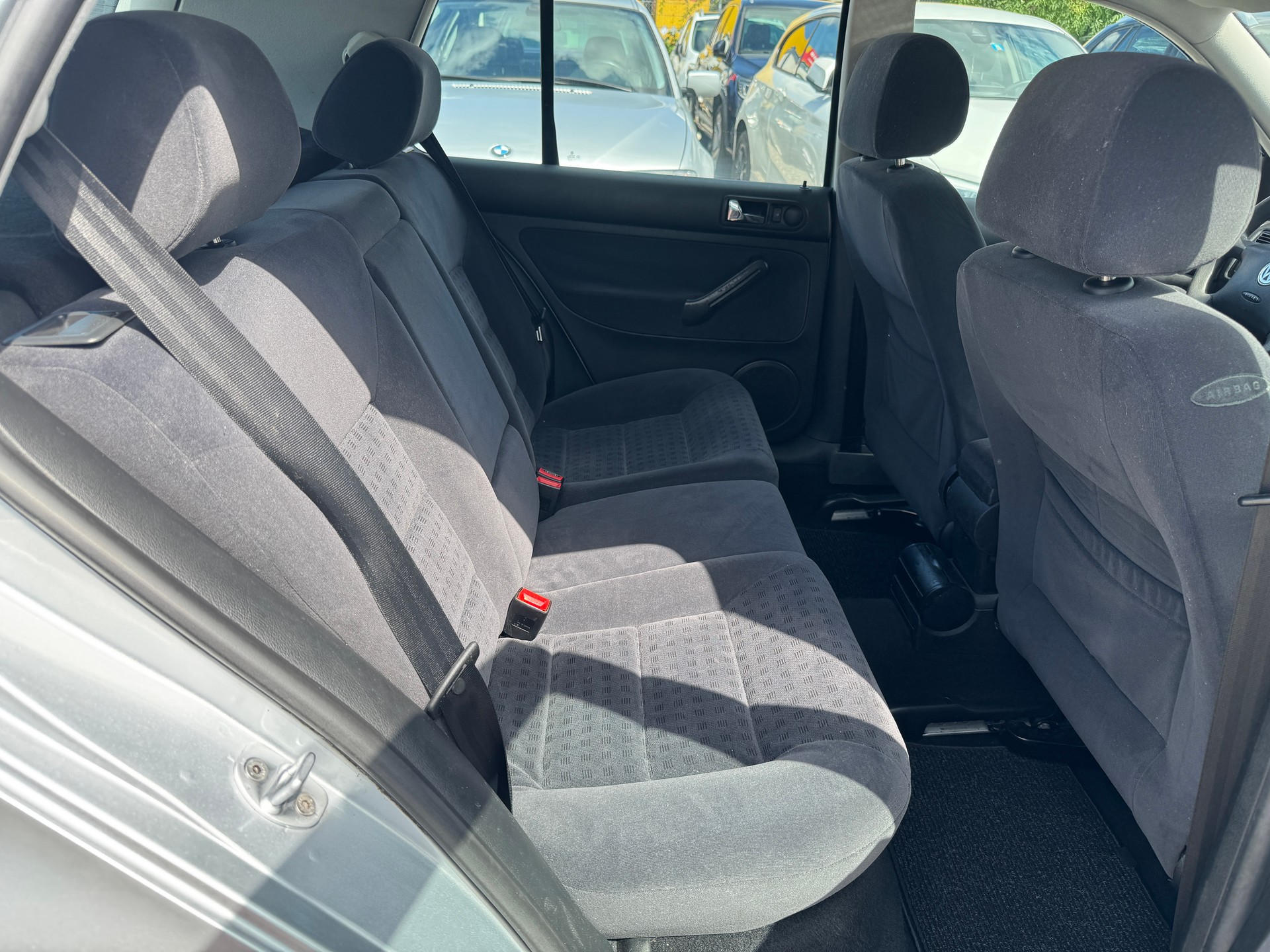 VW Golf 1.6 Trendline Automatic-image-11