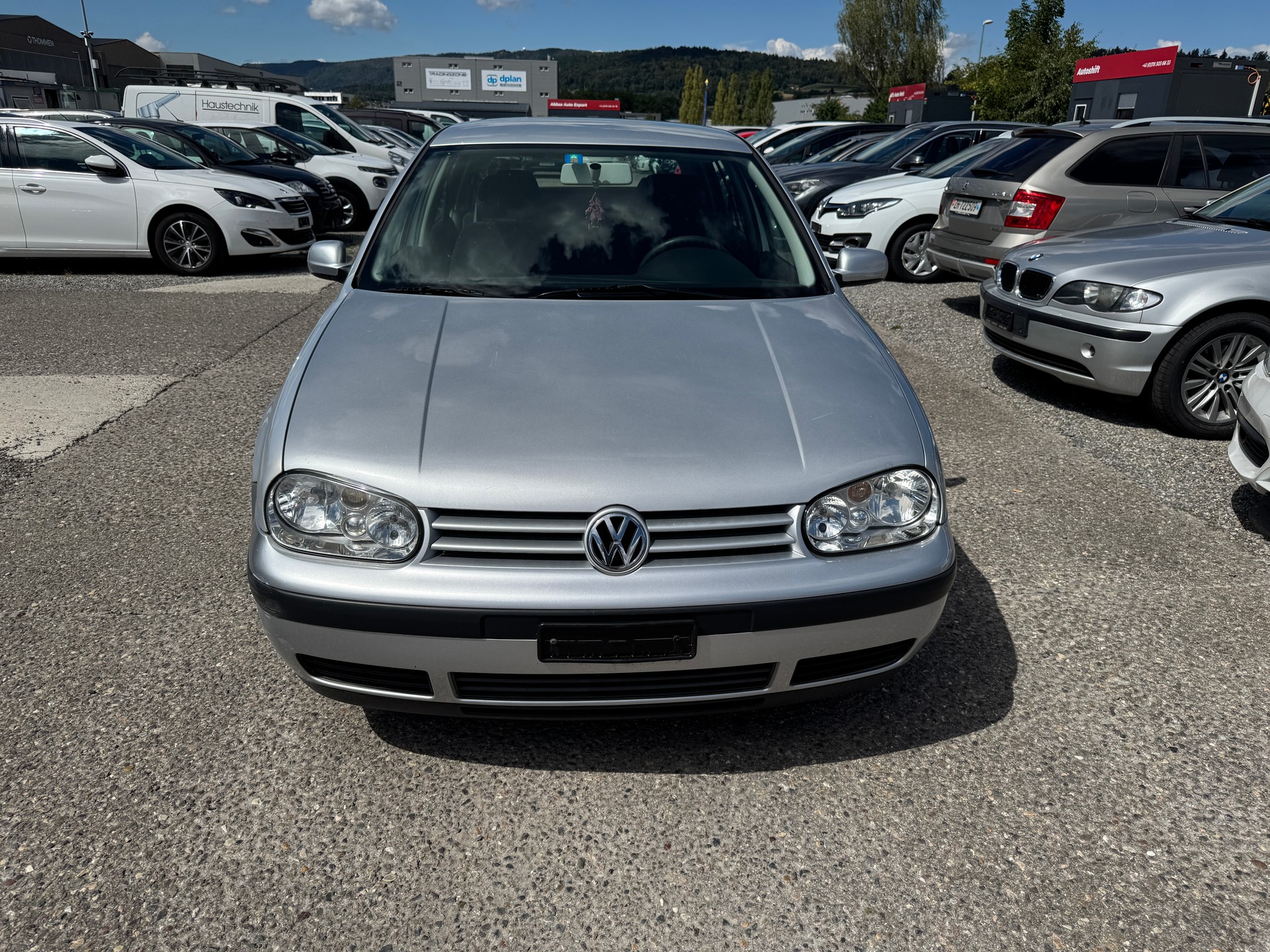 VW Golf 1.6 Trendline Automatic-image-0
