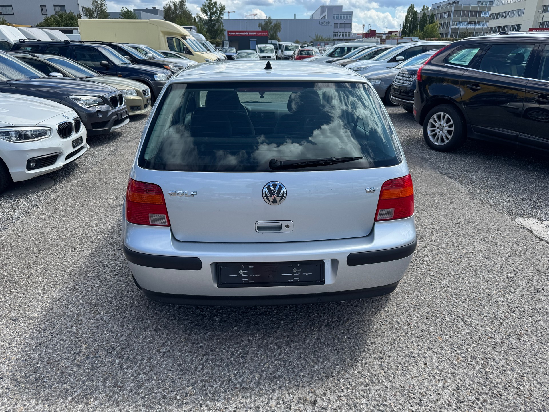 VW Golf 1.6 Trendline Automatic-image-3