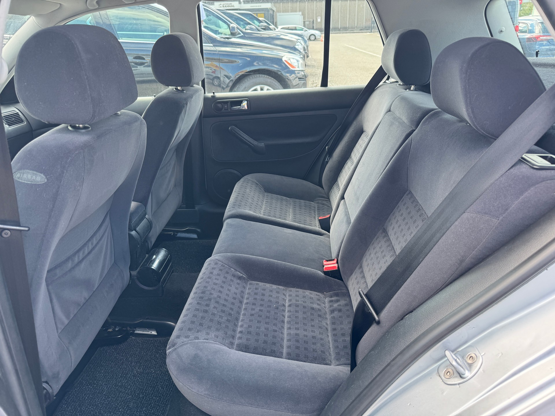 VW Golf 1.6 Trendline Automatic-image-9