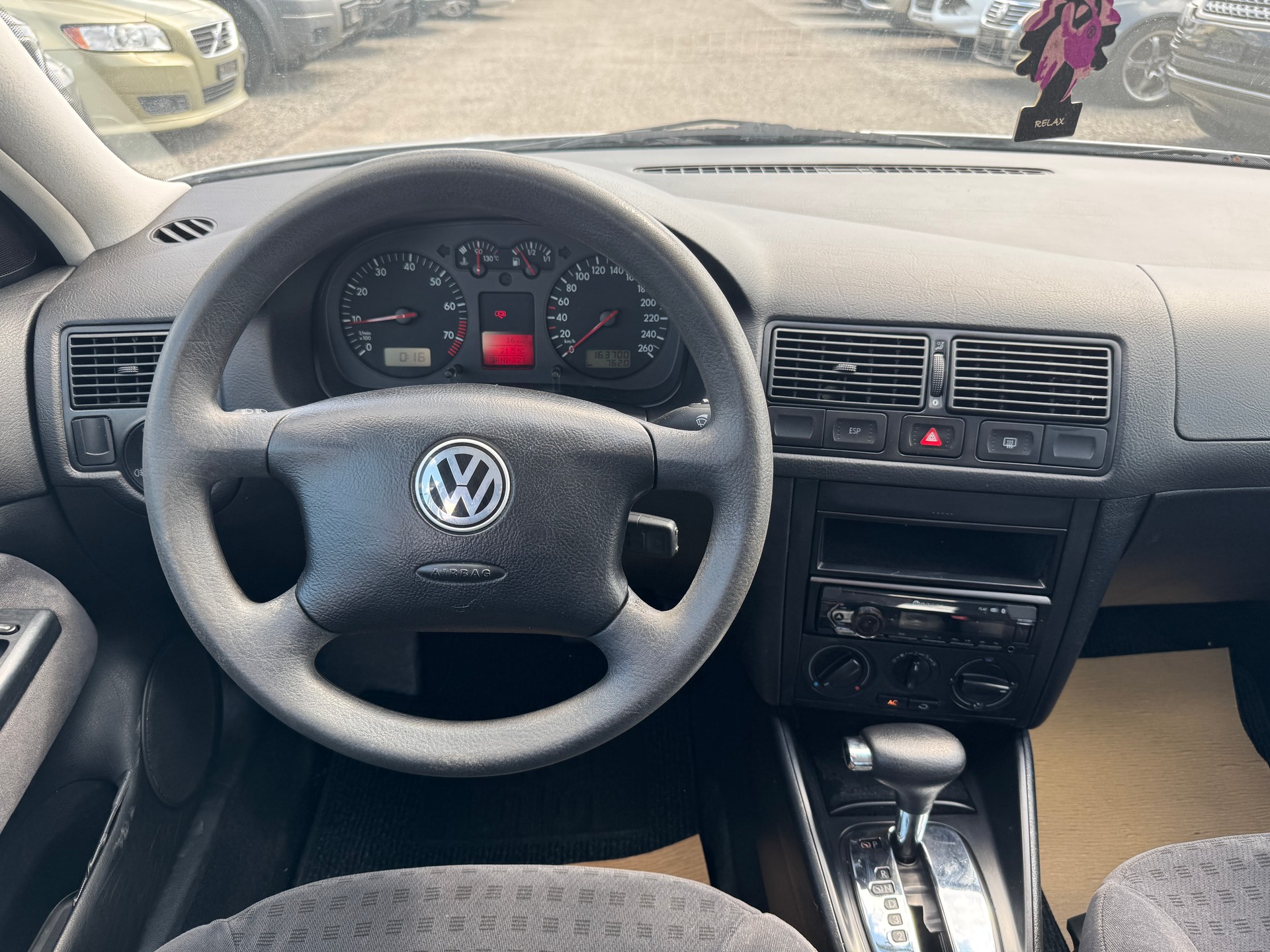 VW Golf 1.6 Trendline Automatic-image-6