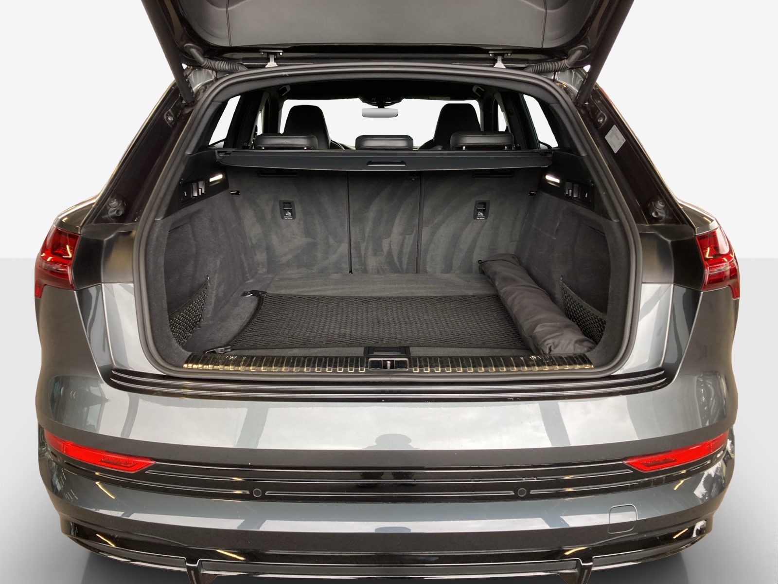 AUDI e-tron S quattro-image-12