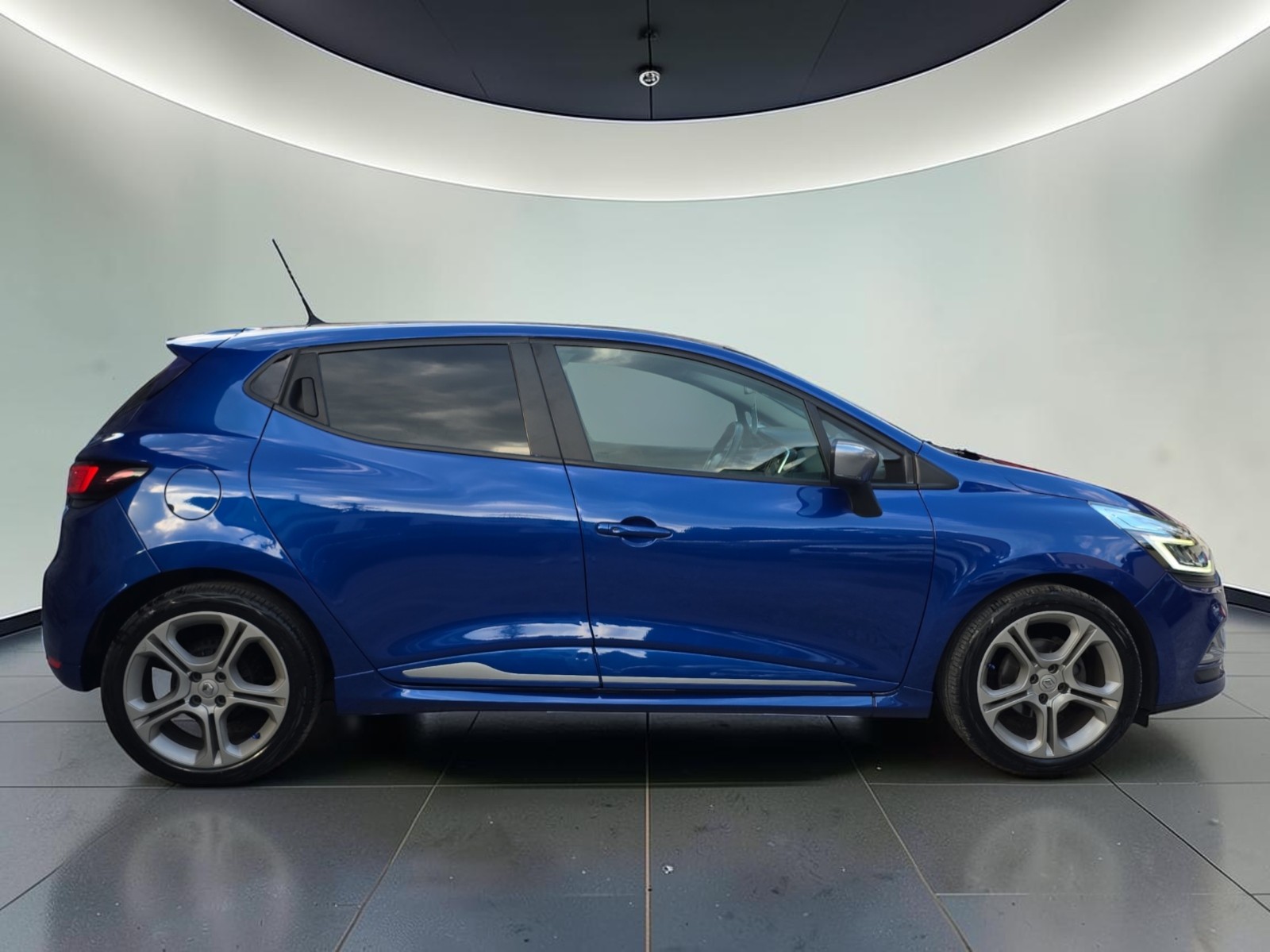 RENAULT Clio 1.2 16V T GT Line EDC-image-3
