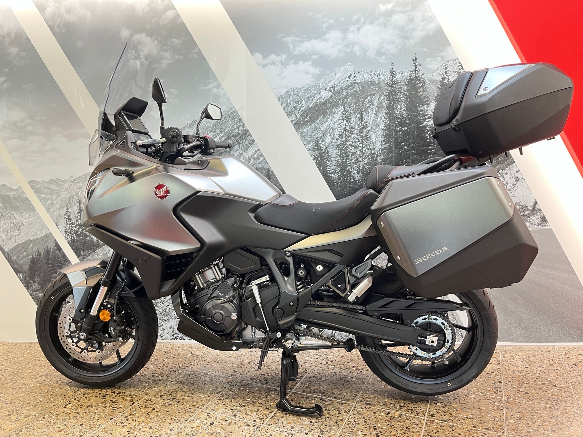HONDA NT 1100-showroom-element-1