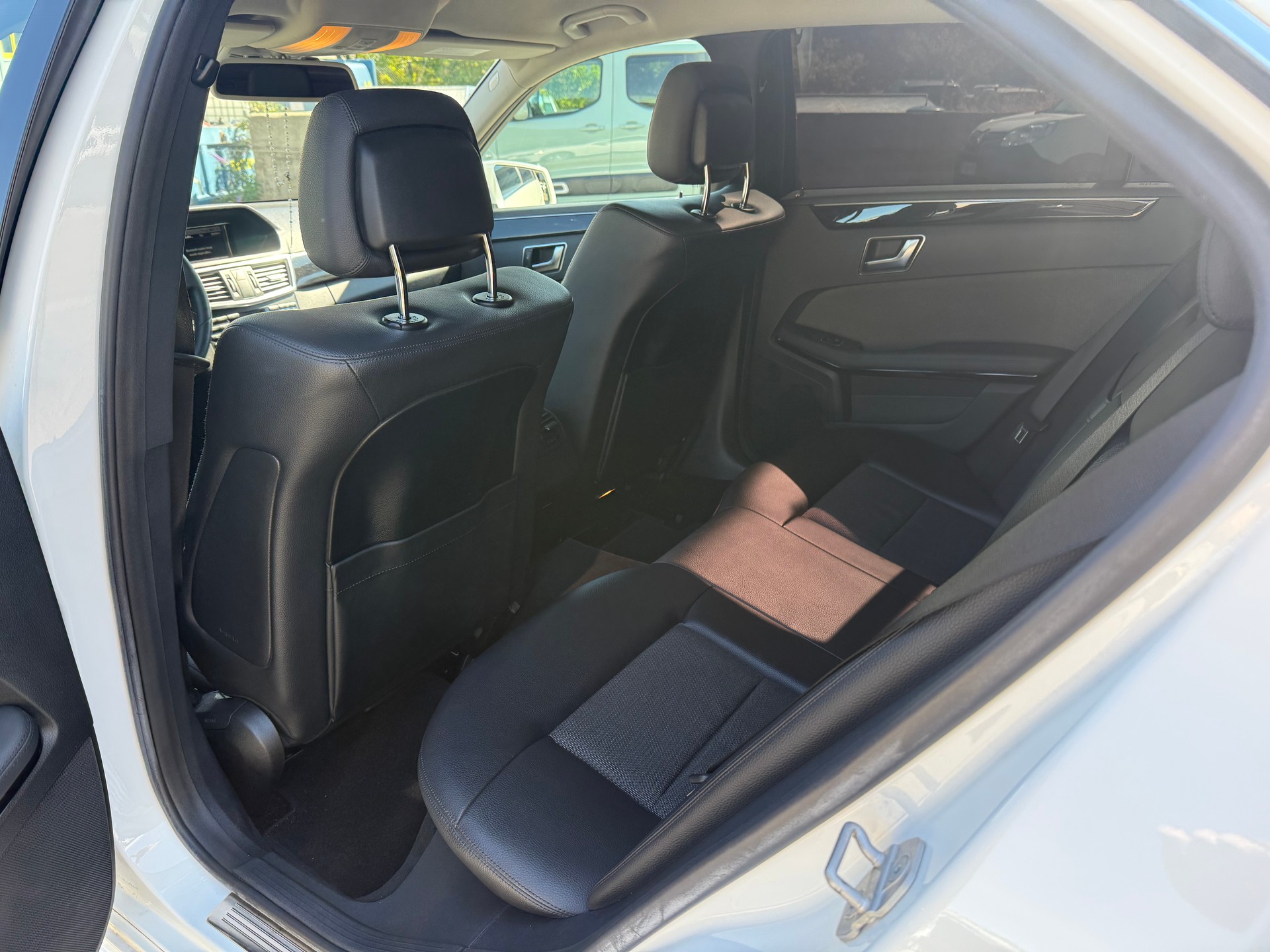 MERCEDES-BENZ E 250 CDI BlueEff. Avantgarde 4Matic 7G-Tronic-image-7