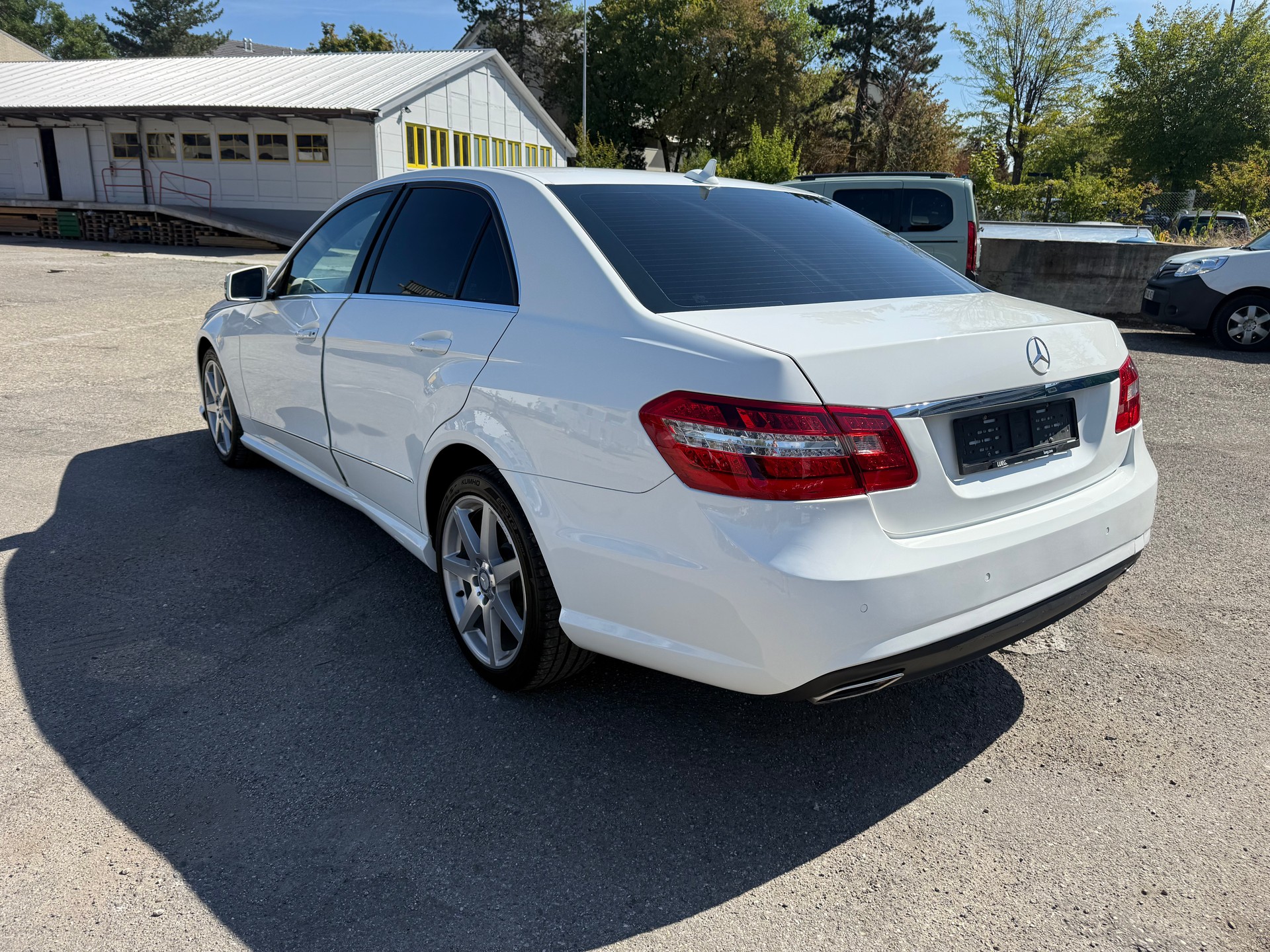MERCEDES-BENZ E 250 CDI BlueEff. Avantgarde 4Matic 7G-Tronic-image-5