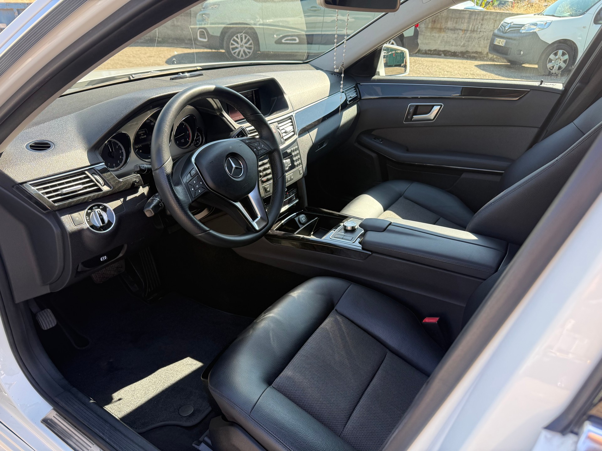 MERCEDES-BENZ E 250 CDI BlueEff. Avantgarde 4Matic 7G-Tronic-image-10