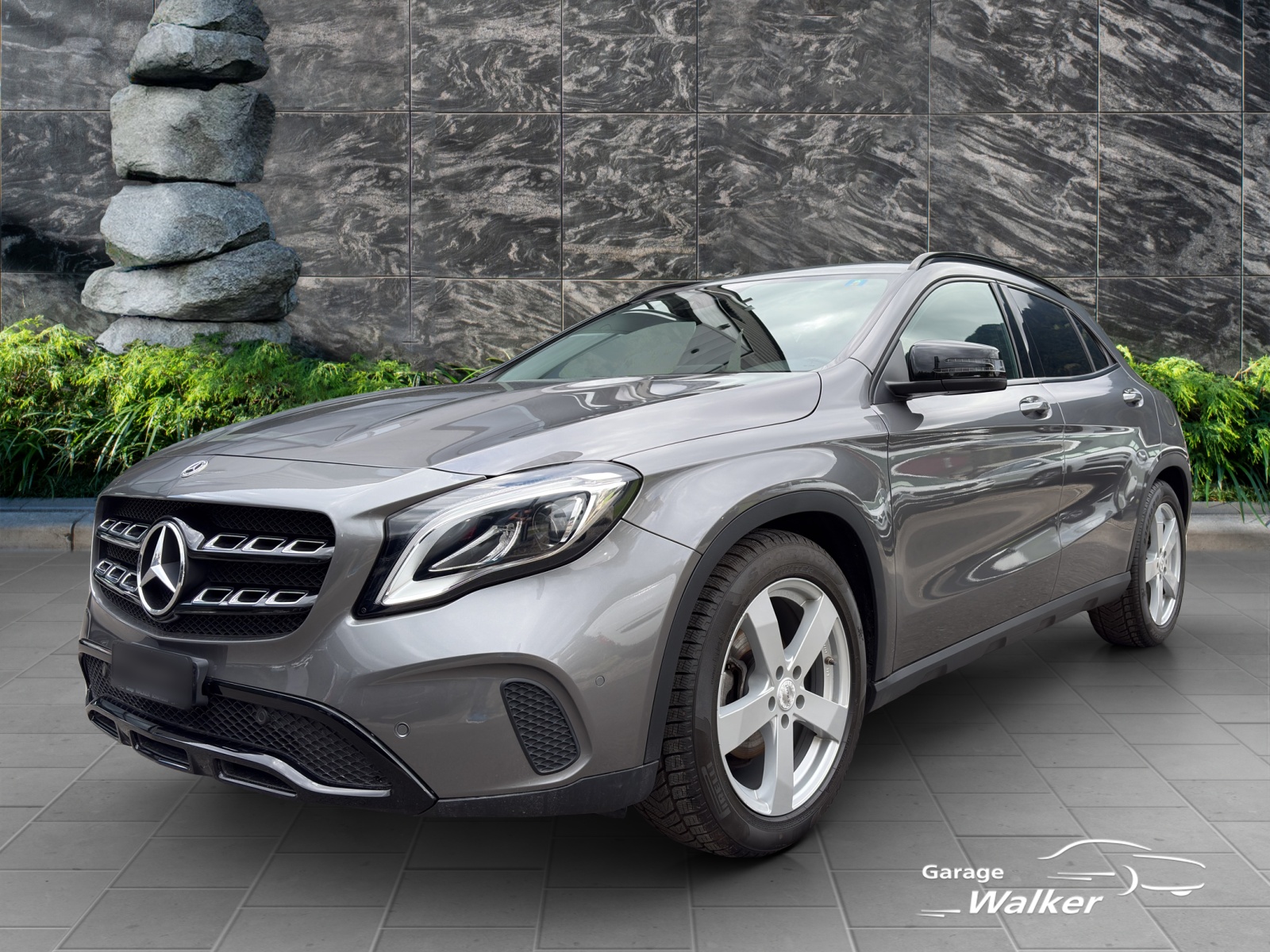 MERCEDES-BENZ GLA 200 Night Star 7G-DCT