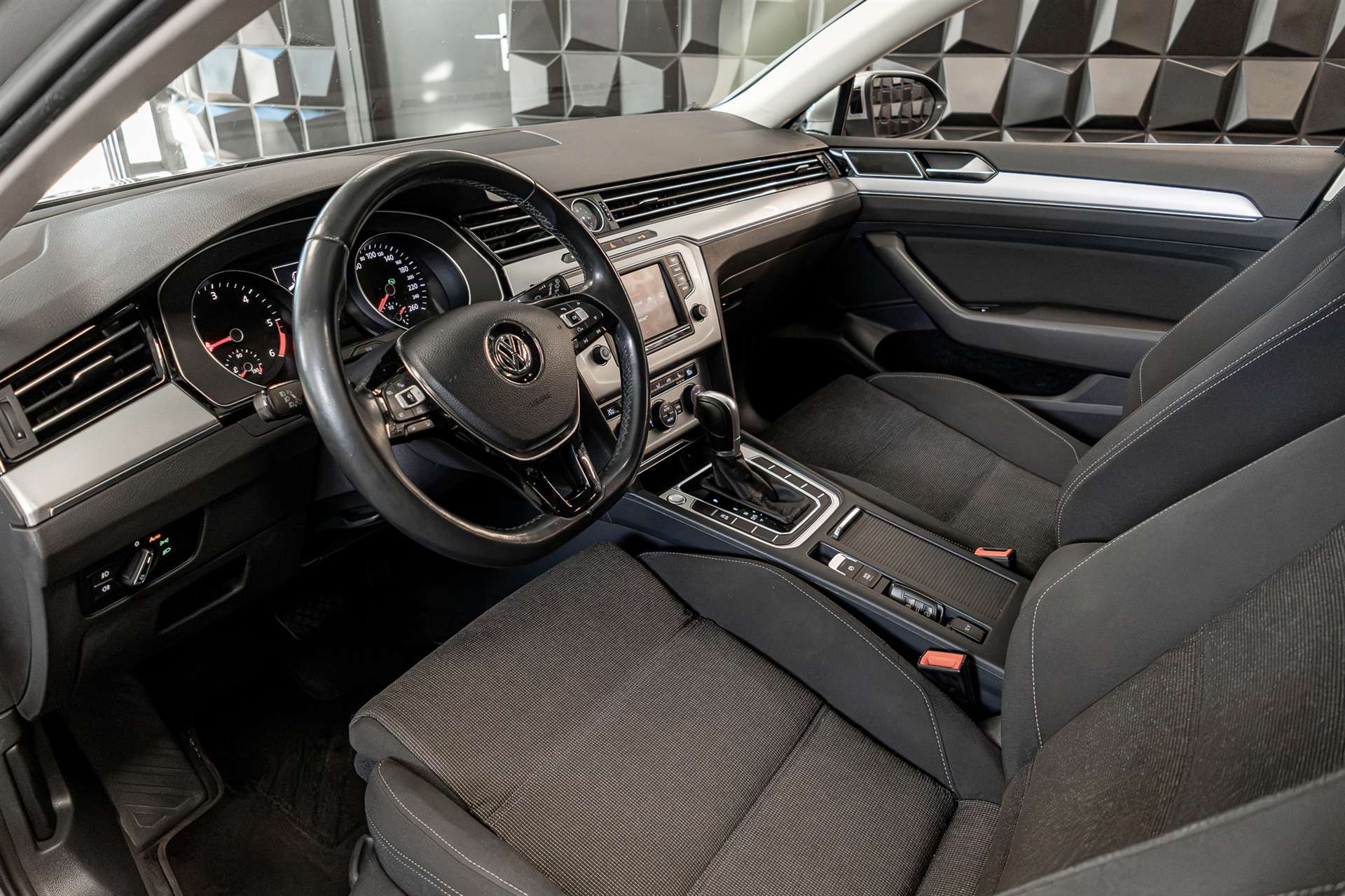 VW Passat Variant 2.0 TDI BMT Comfortline DSG-image-11