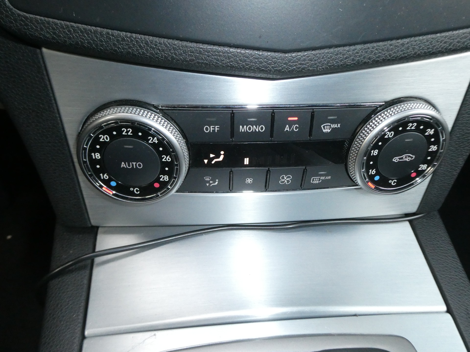 MERCEDES-BENZ C 180 Kompressor Elégance Automatic-image-13