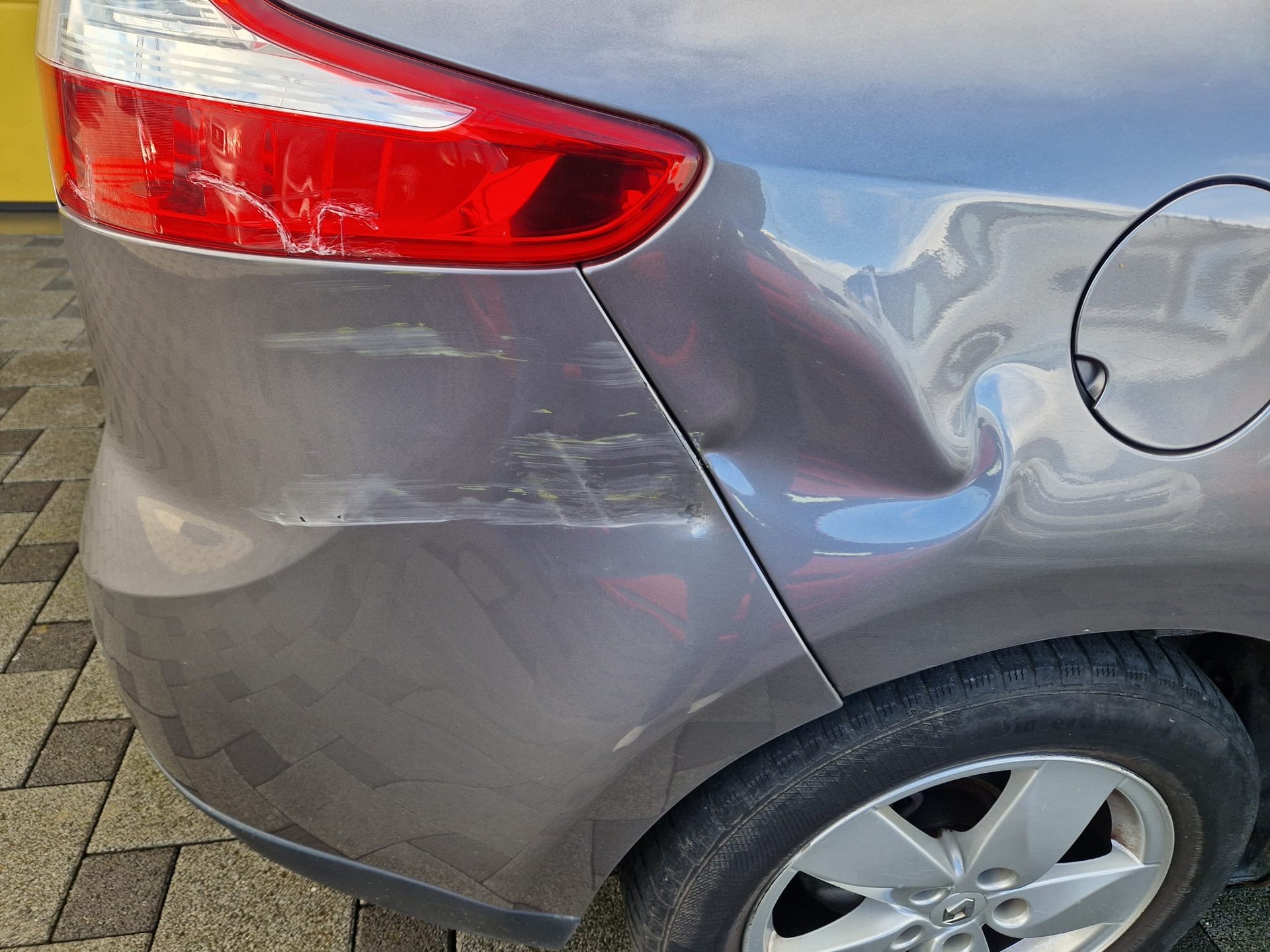 RENAULT Grand Scénic 2.0 16V Dynamique X-Tronic CVT-image-6