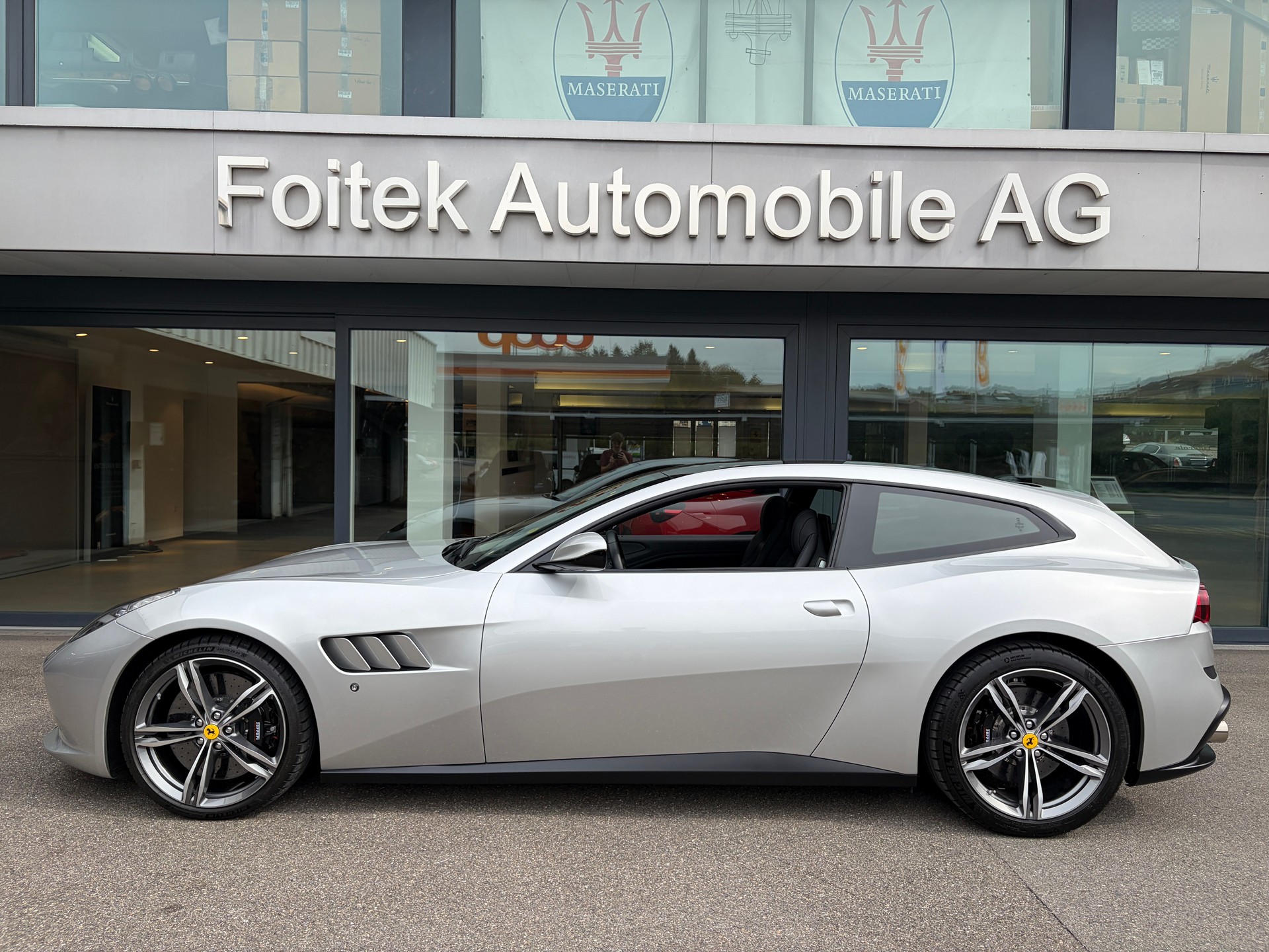 FERRARI GTC 4 Lusso-image-1