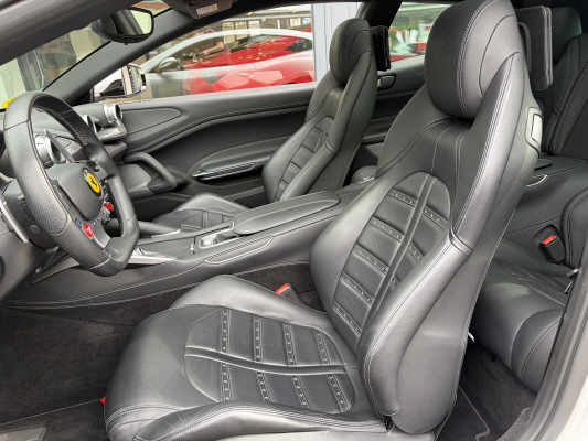 FERRARI GTC 4 Lusso-image-6