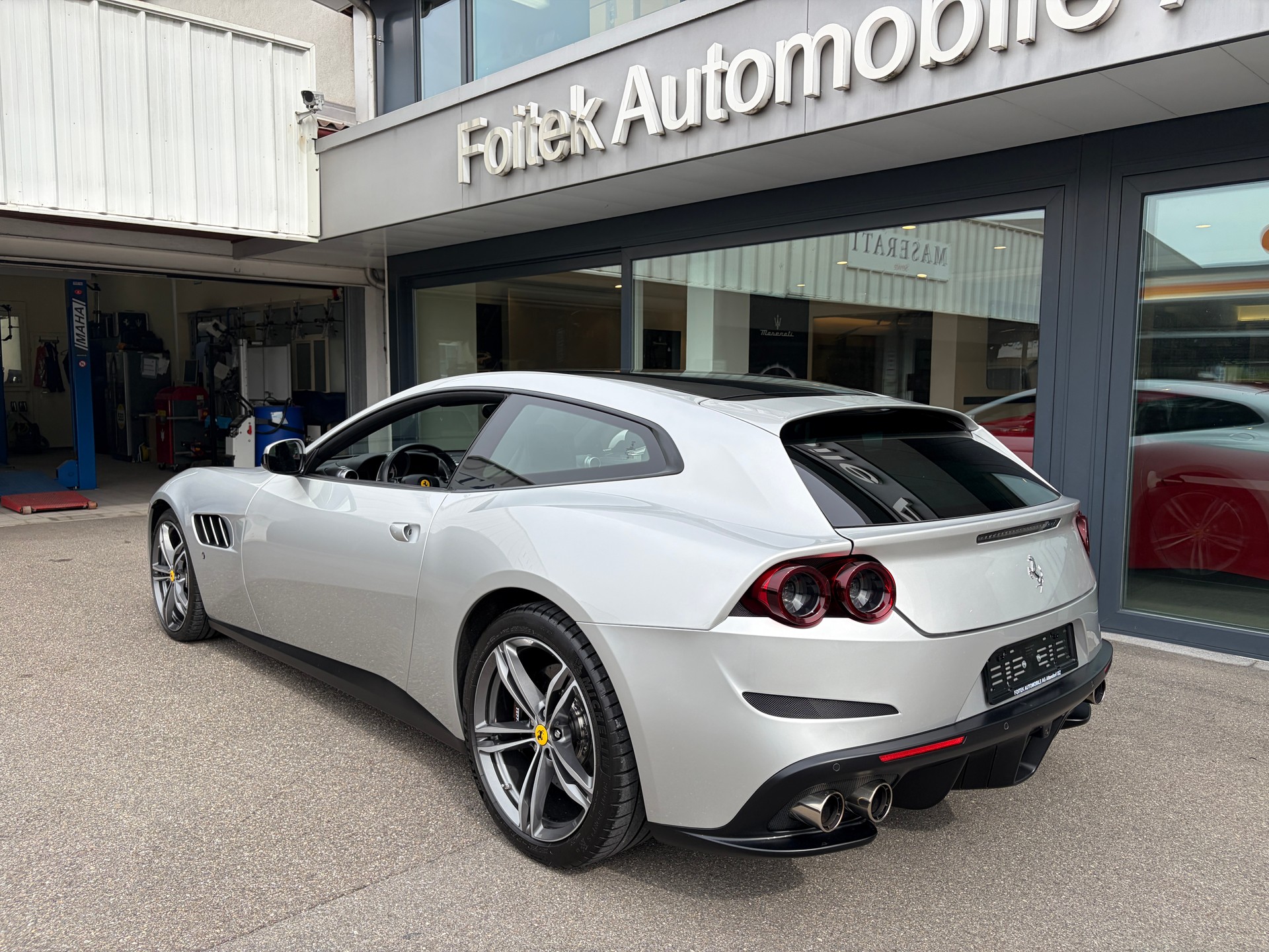 FERRARI GTC 4 Lusso-image-13