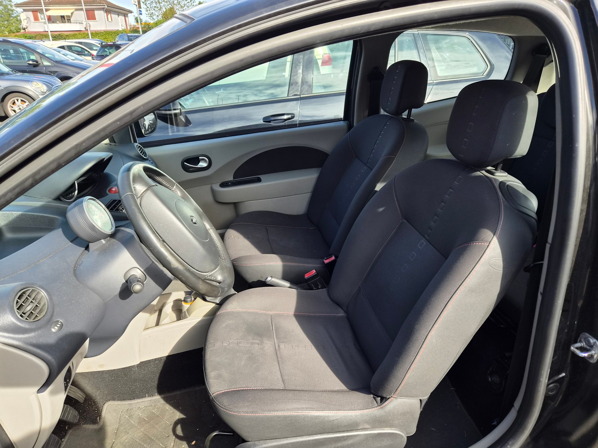 RENAULT Twingo 1.2 16V Initiale-image-7